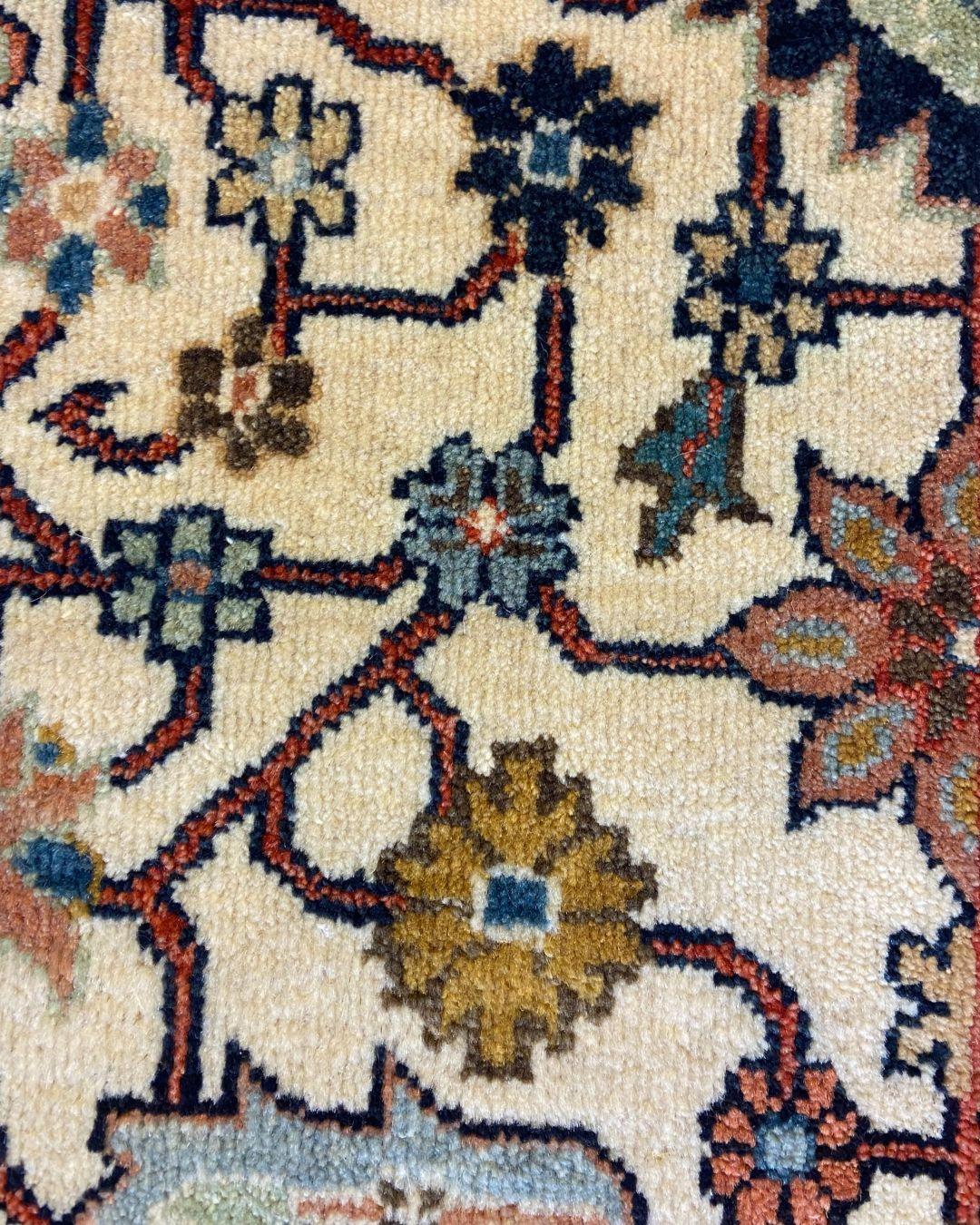 Tapis transitionnel rouge, bleu, vert et crème noué à la main, 4' x 6' en vente 5