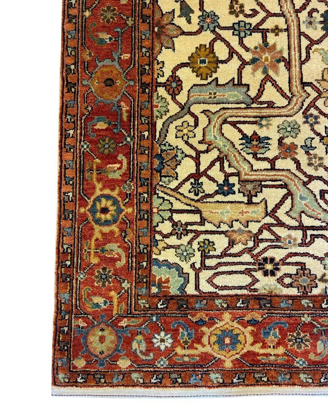 Mesurant 4' x 6', ce tapis transitionnel en laine nouée à la main présente une palette harmonieuse de rouges riches, de bleus sereins, de verts frais et de neutres crémeux. Il allie harmonieusement l'artisanat traditionnel à une sensibilité au