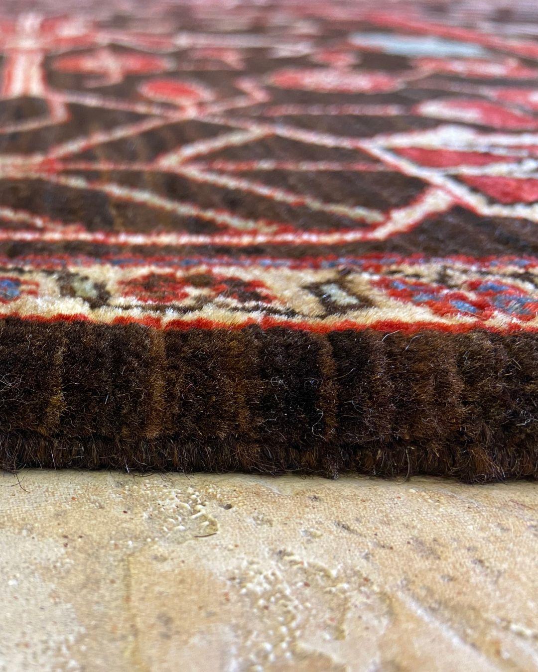 Transitional Rot, Braun, Blau und Tan Handgeknüpfter Perserteppich, 4' x 6' im Angebot 1