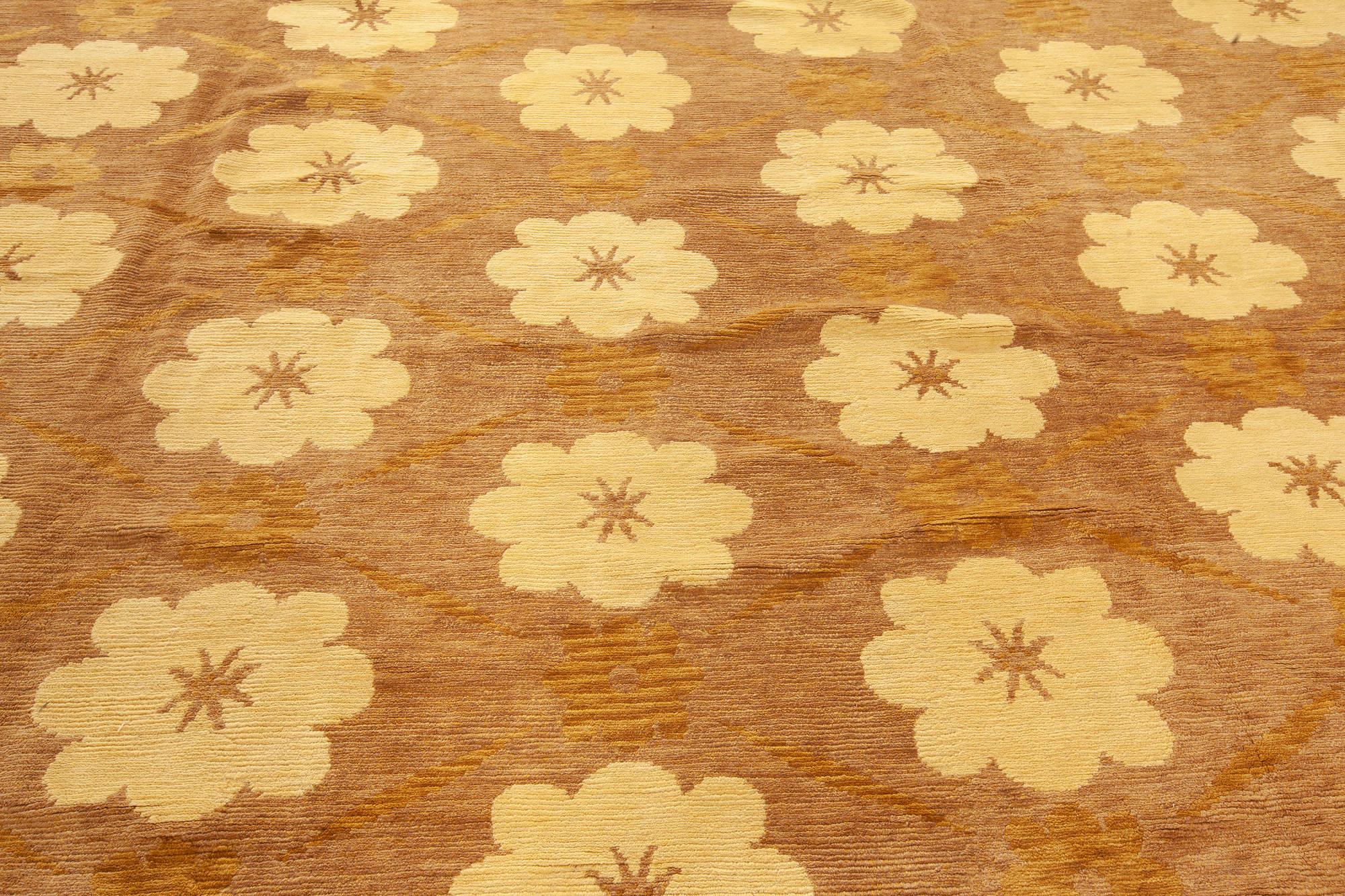 Transitional rug of classic inspiration by Doris Leslie Blau
Color: beige, brown, yellow
Material: silk, wool
A new hand-knotted cut-pile area rug inspired by a traditional floral style, alternating rows of stylized yellow and brown blossoms on a
