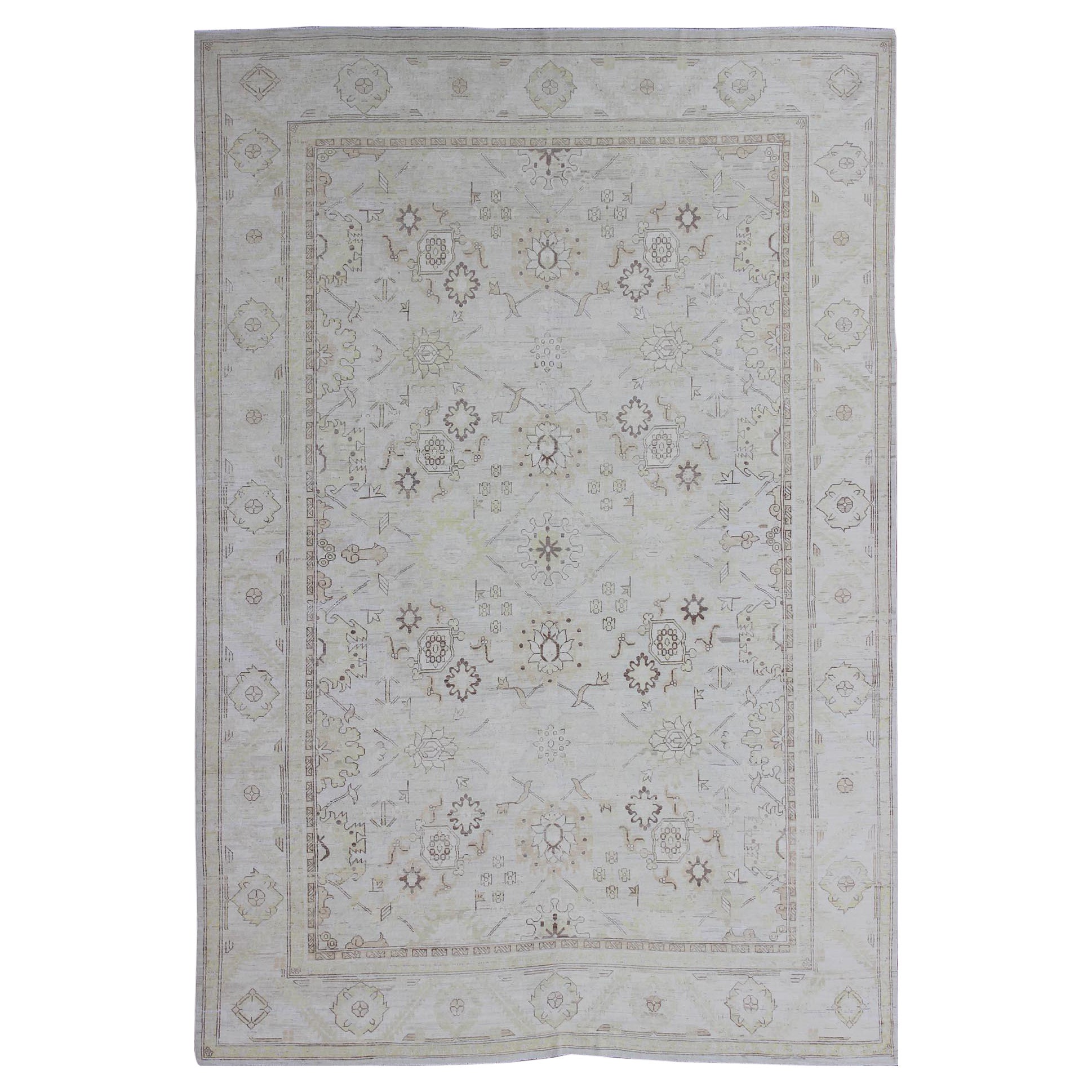 Tappeto di transizione con motivi geometrici in crema e giallo di Keivan Woven Arts in vendita