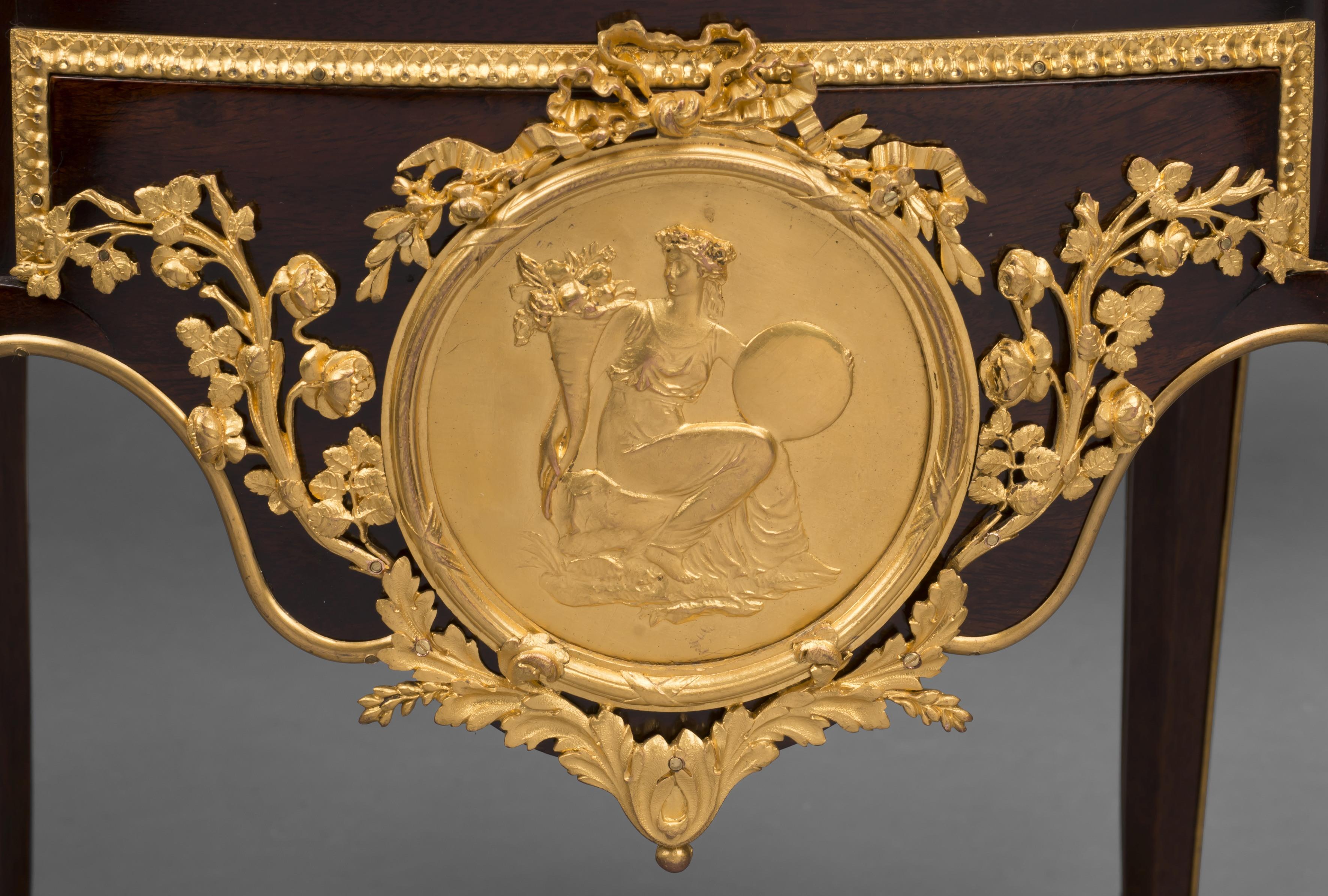 Acajou Chiffonnier de style transitionnel en acajou monté sur bronze doré Tambour, vers 1880 en vente