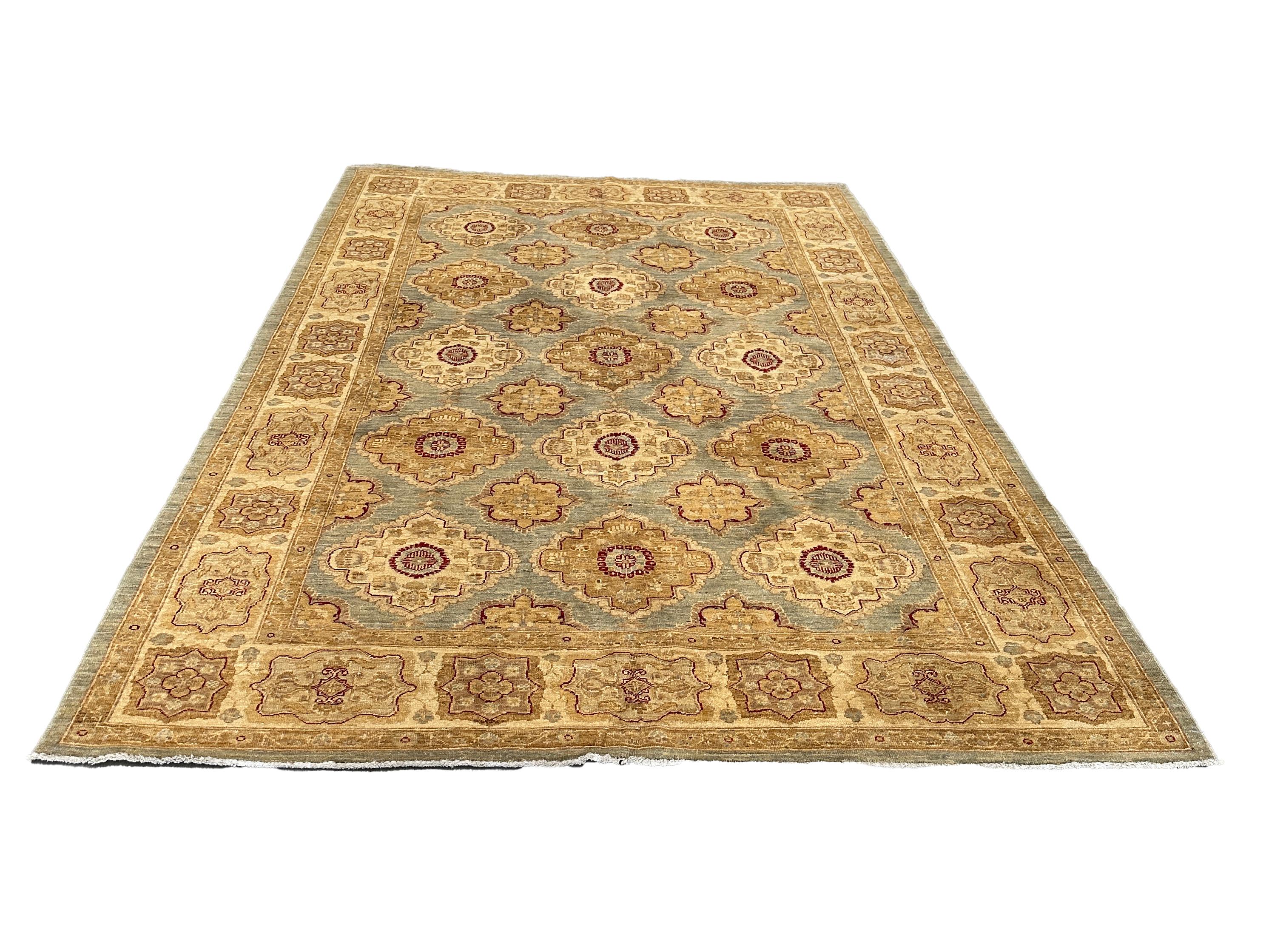 Pakistanais Tapis de style transitionnel or, bleu et rouge 6x9 en vente