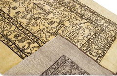 Handgefertigter hellbrauner Wollteppich im Übergangsstil mit Allover-Design von Apadana