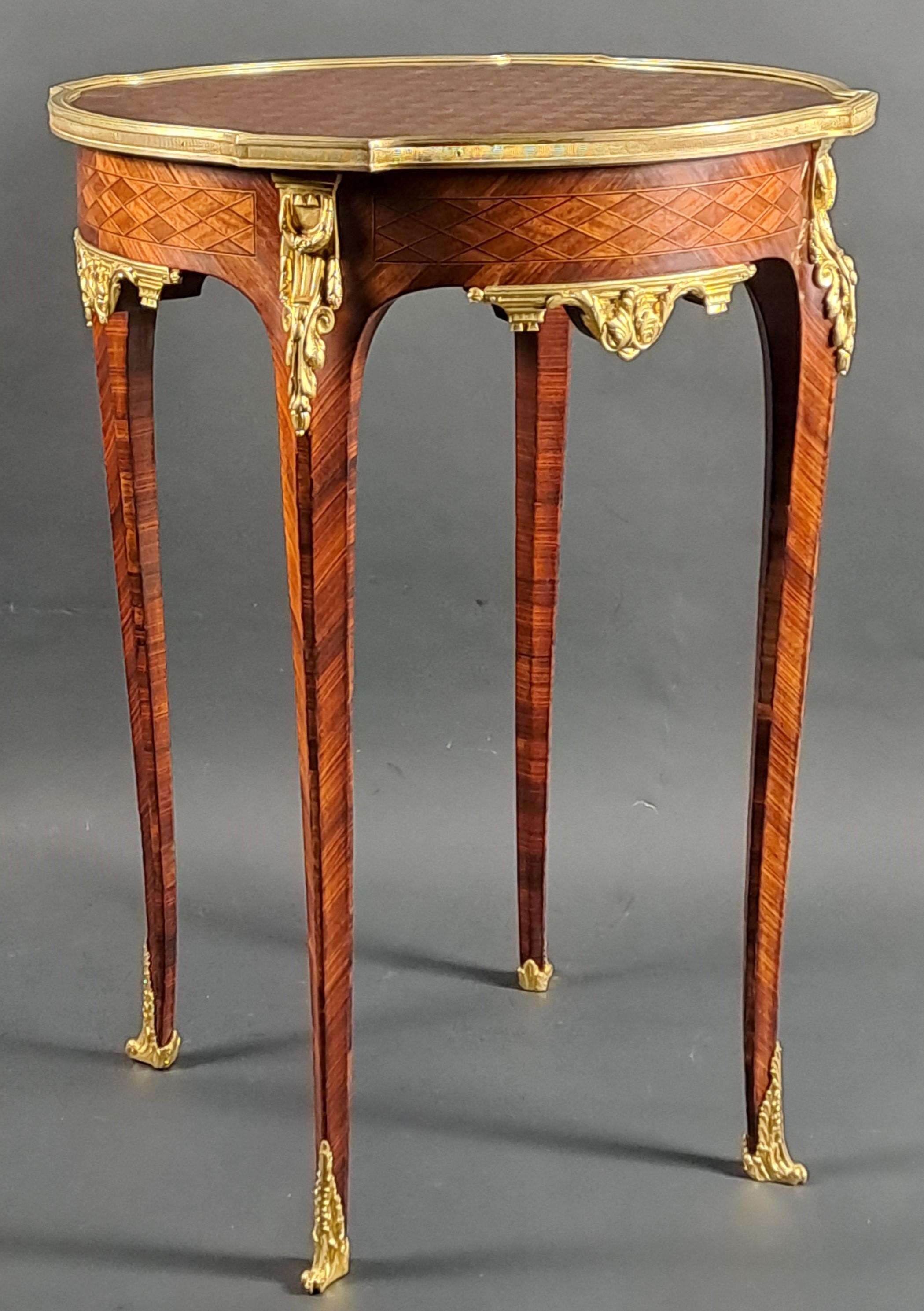 Transitional Style Marquetry And Gilt Bronze Side Table/Gueridon Table en vente 3