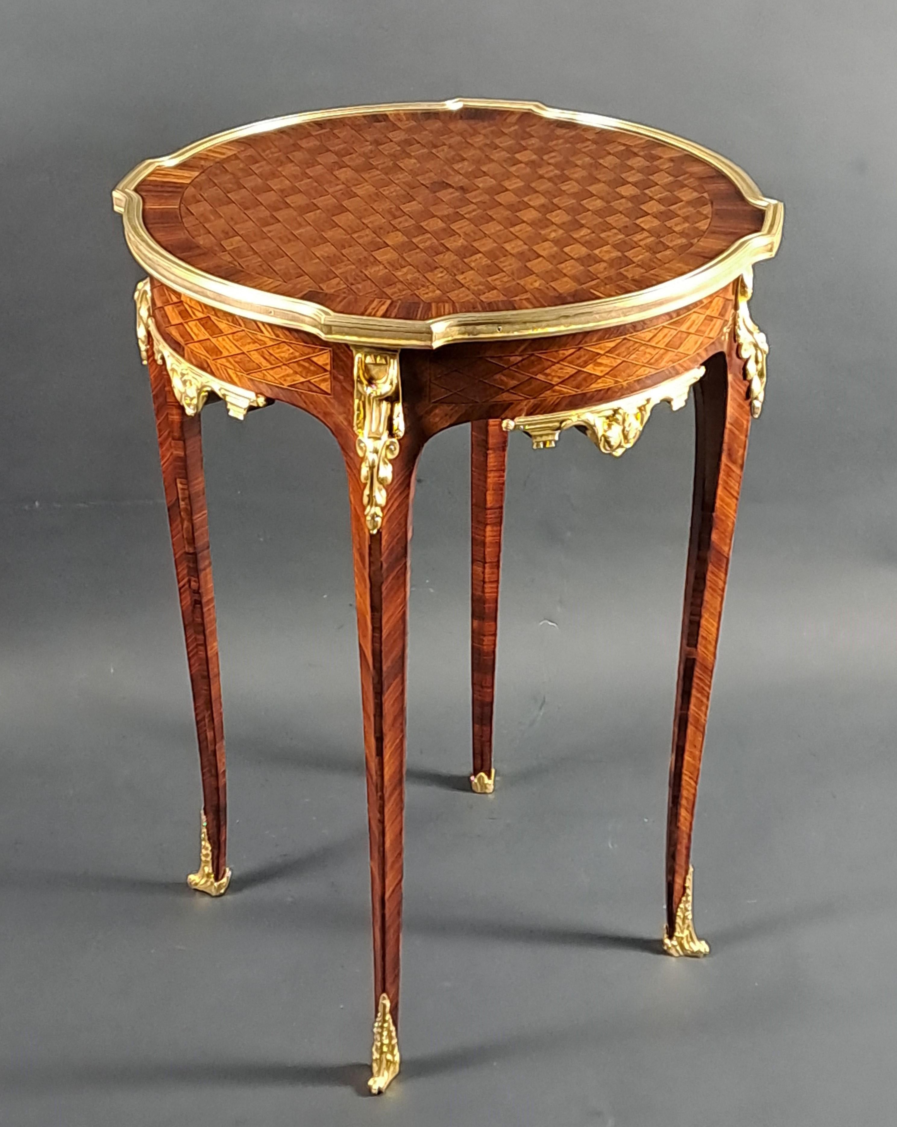 Louis XV Transitional Style Marquetry And Gilt Bronze Side Table/Gueridon Table en vente