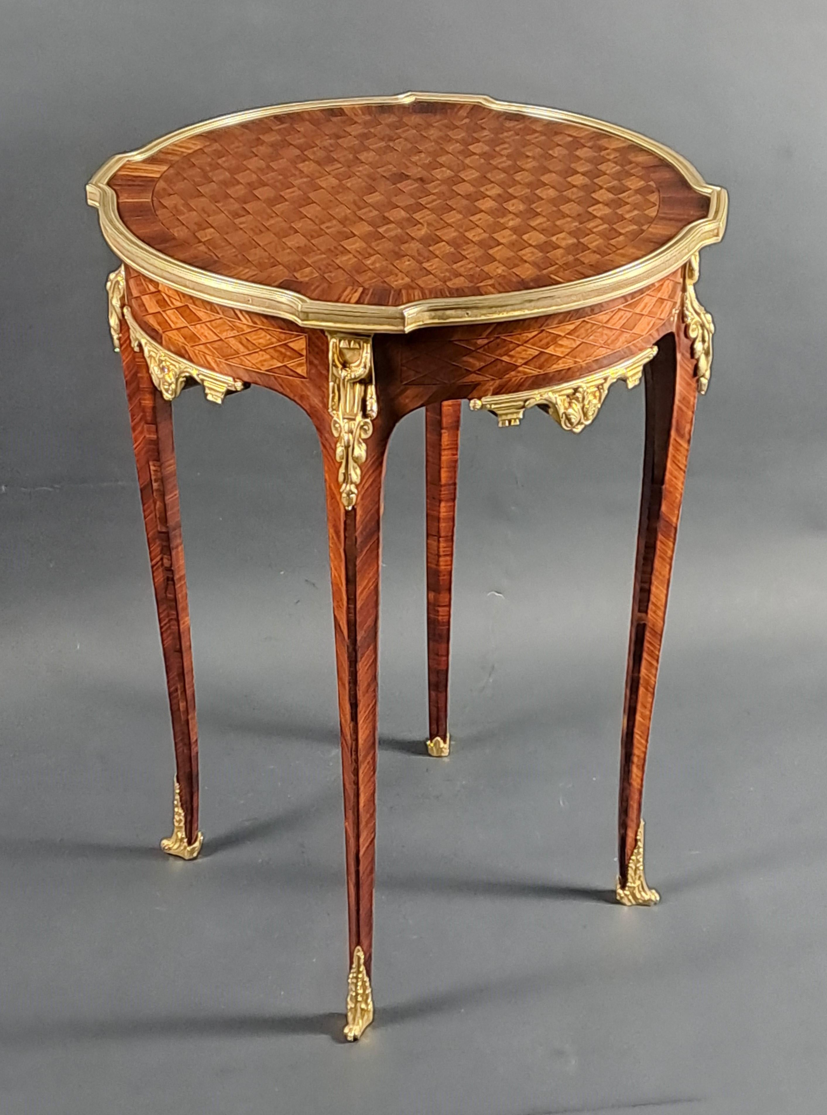 Français Transitional Style Marquetry And Gilt Bronze Side Table/Gueridon Table en vente
