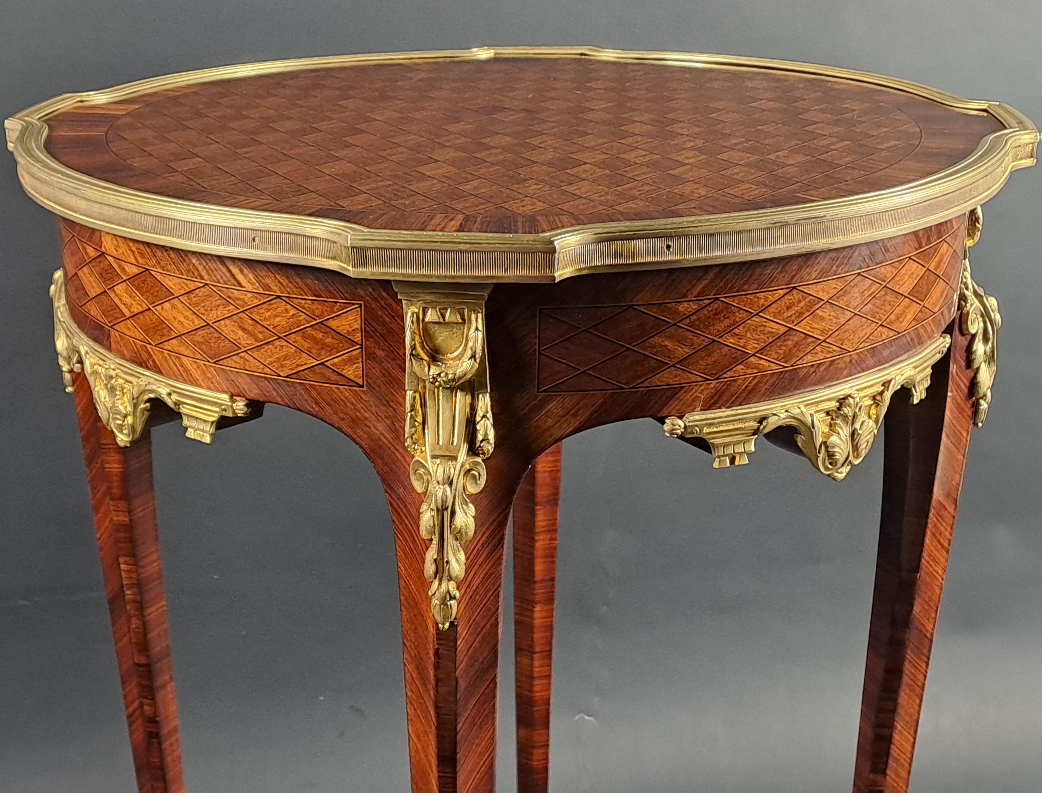 Transitional Style Marquetry And Gilt Bronze Side Table/Gueridon Table Bon état - En vente à BARSAC, FR