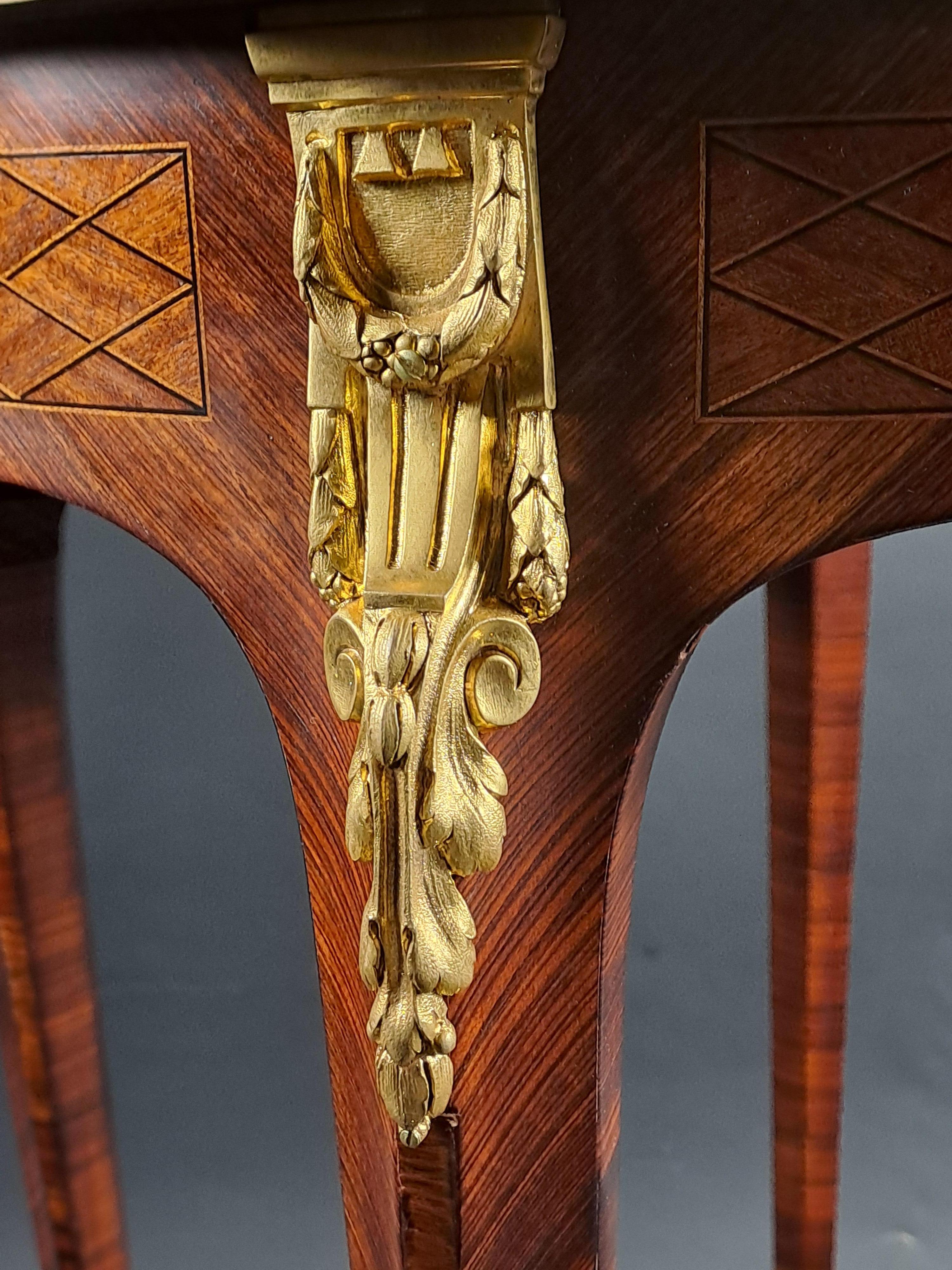 XIXe siècle Transitional Style Marquetry And Gilt Bronze Side Table/Gueridon Table en vente