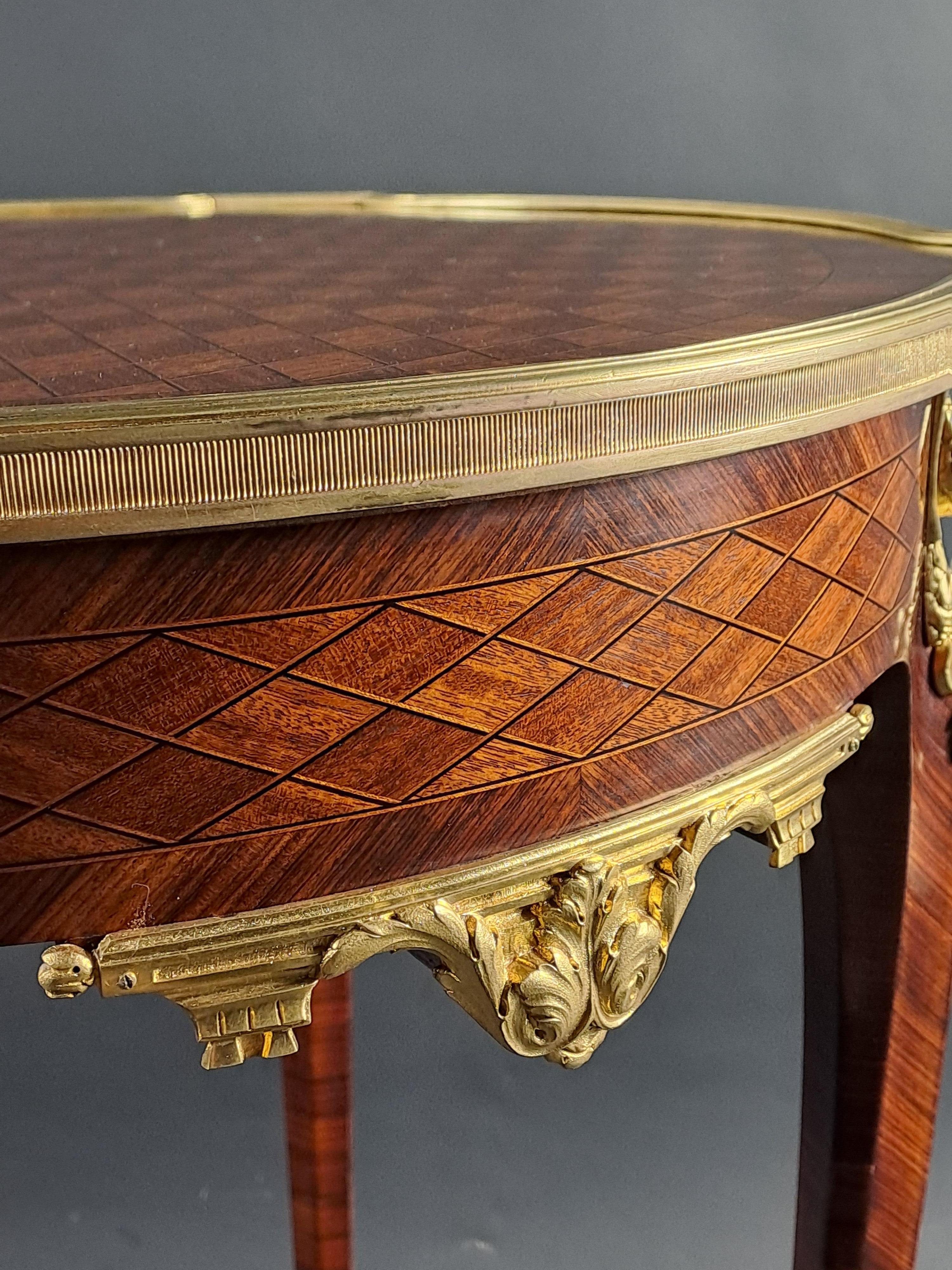Transitional Style Marquetry And Gilt Bronze Side Table/Gueridon Table en vente 1