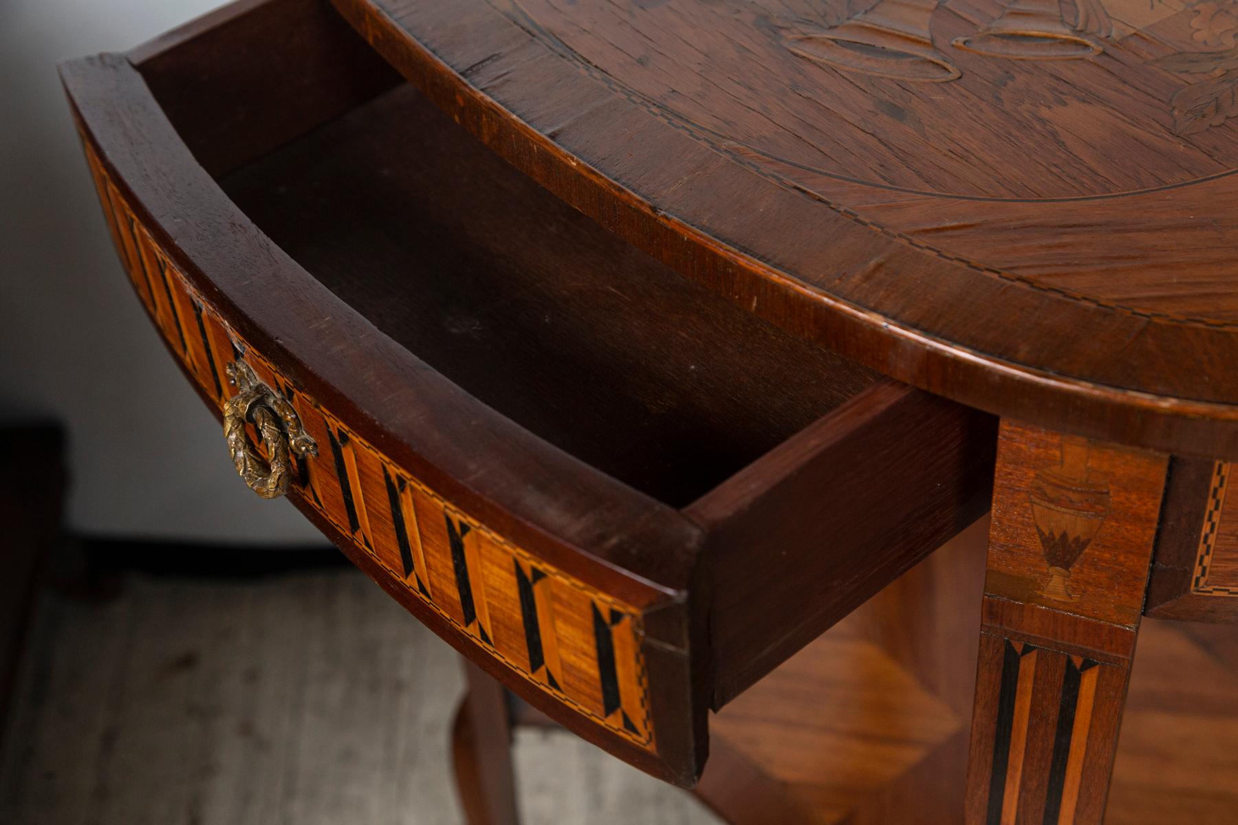 Wood Transitional Style Marquetry Top End or Side Table For Sale