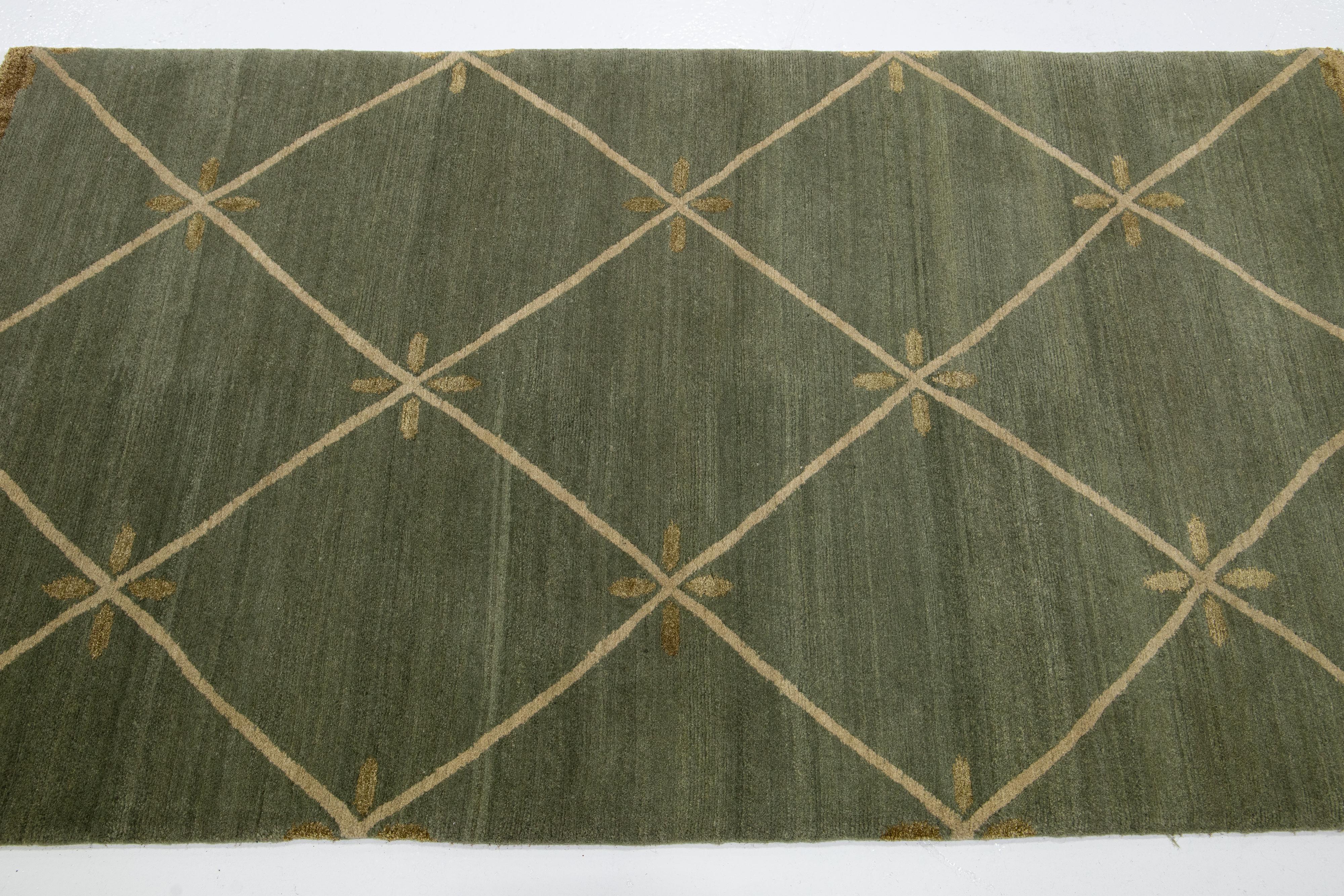 Organico moderno Tappeto tibetano di transizione in lana e seta nel colore Greene & Greene in vendita