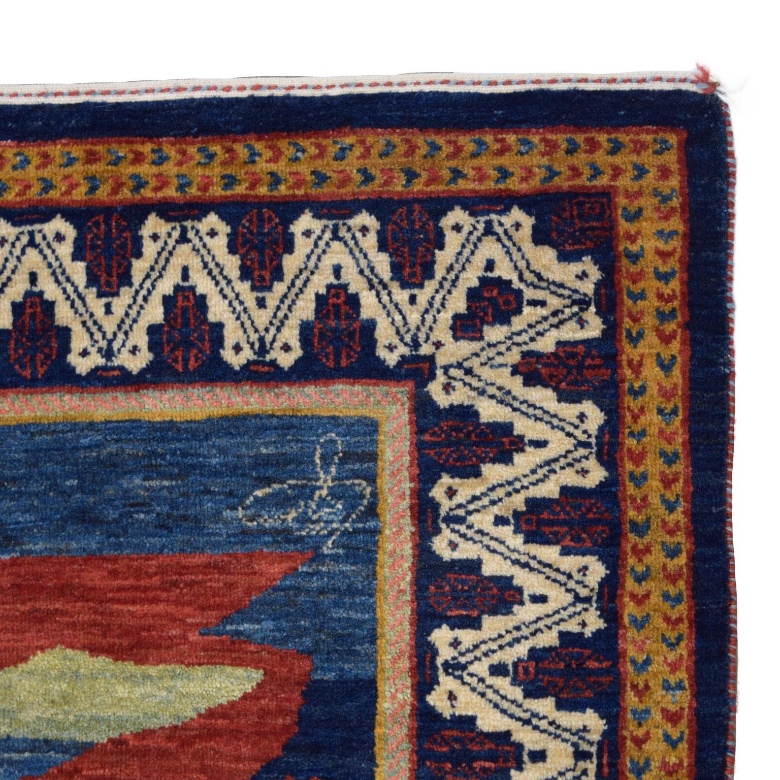 Tribal Tapis persan en laine Qashqai, tribal et transitionnel, bleu, rouge, vert, 4' x 6' en vente