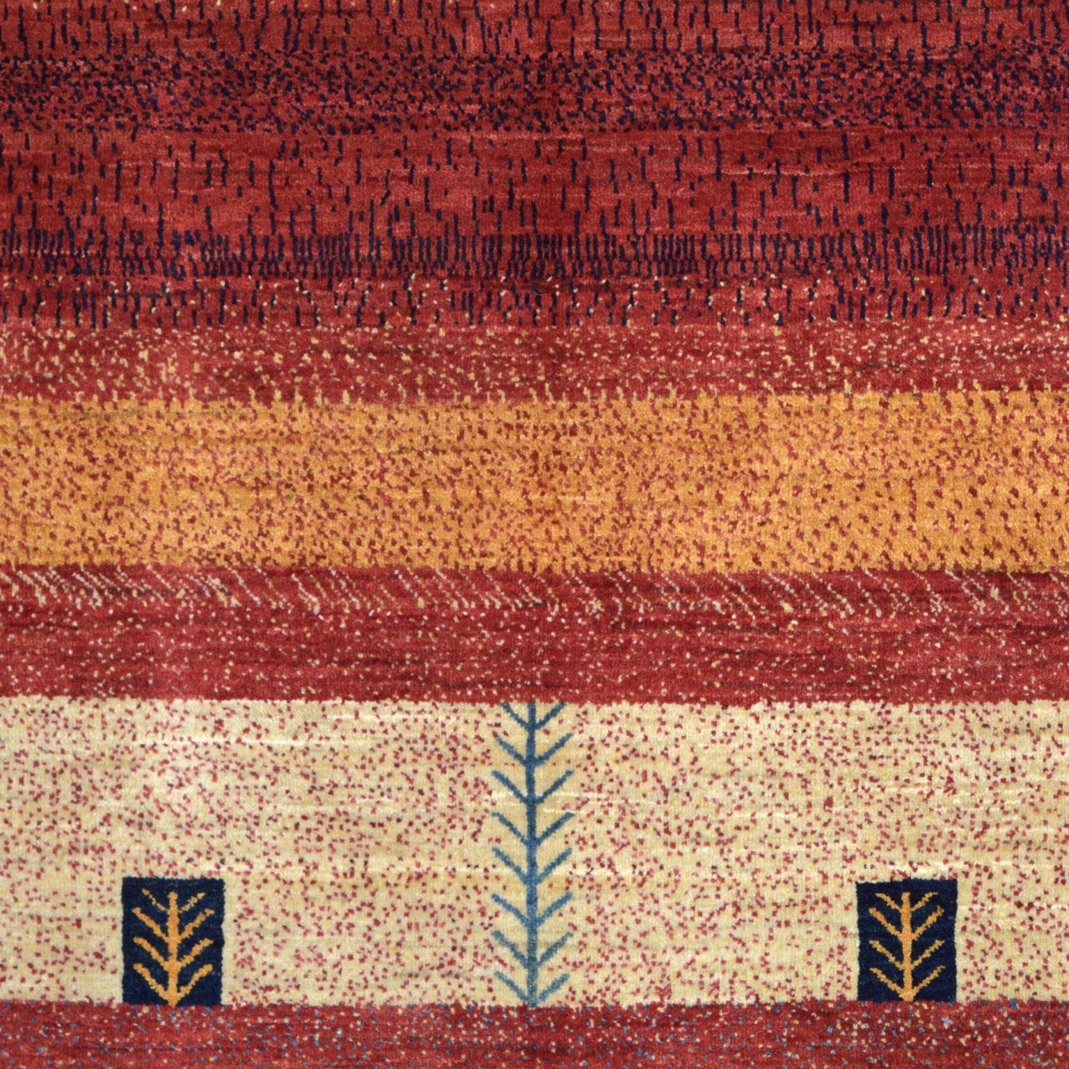Tribal Tapis persan scénique transitionnel et tribal rouge, noué à la main, 4' x 6' en vente