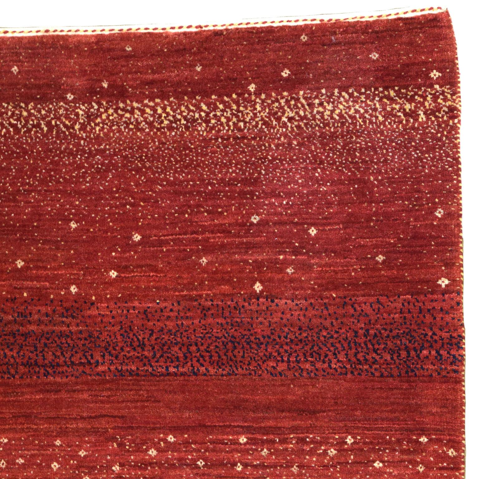 Perse Tapis persan scénique transitionnel et tribal rouge, noué à la main, 4' x 6' en vente