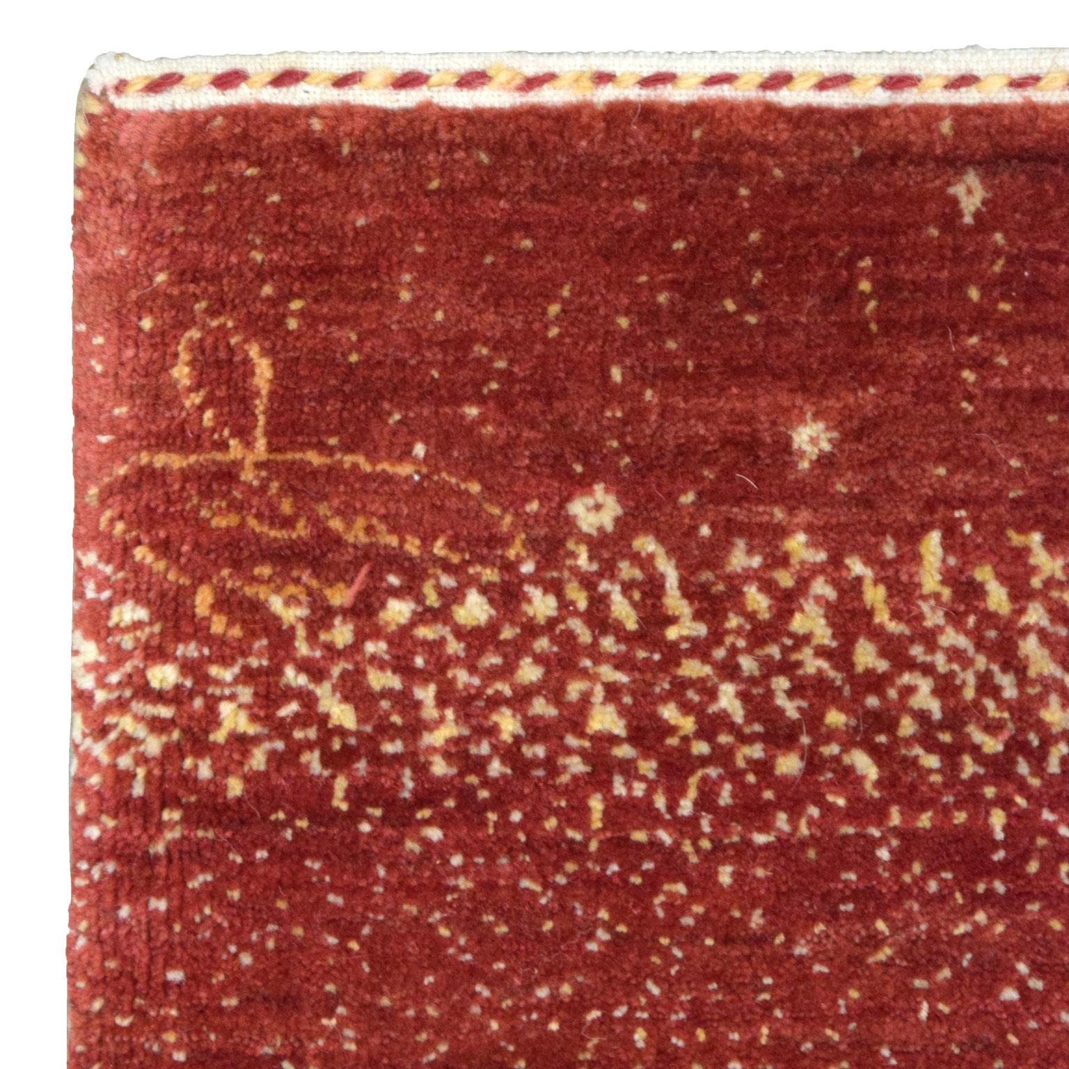 Teinture végétale Tapis persan scénique transitionnel et tribal rouge, noué à la main, 4' x 6' en vente