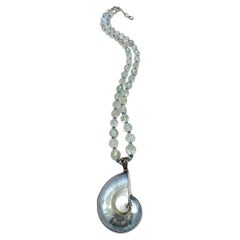 Collier aigue-marine translucide et iolite avec pendentif Ammonoidea