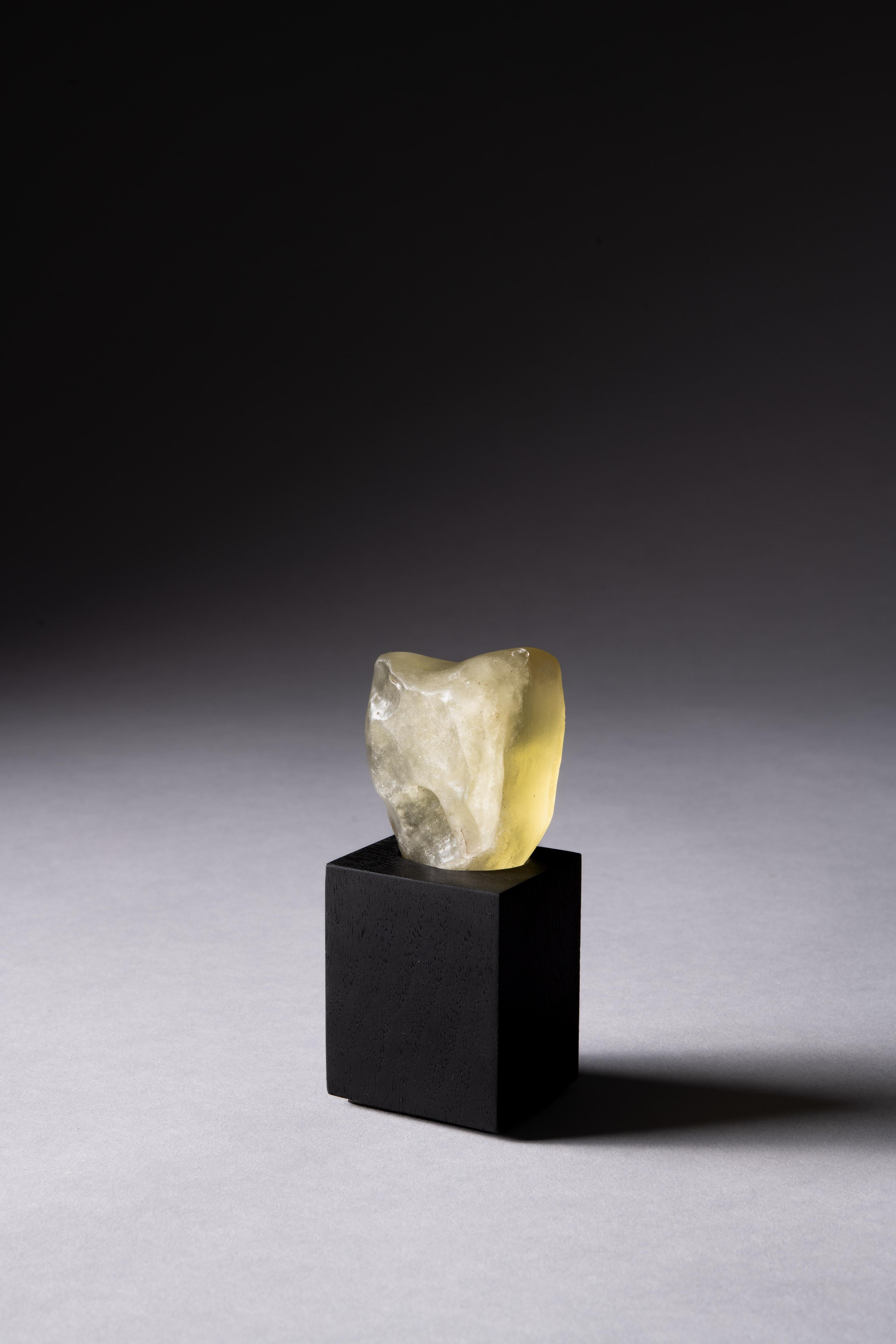 Verre translucide du désert provenant de l'impact d'une météorite Excellent état - En vente à London, GB