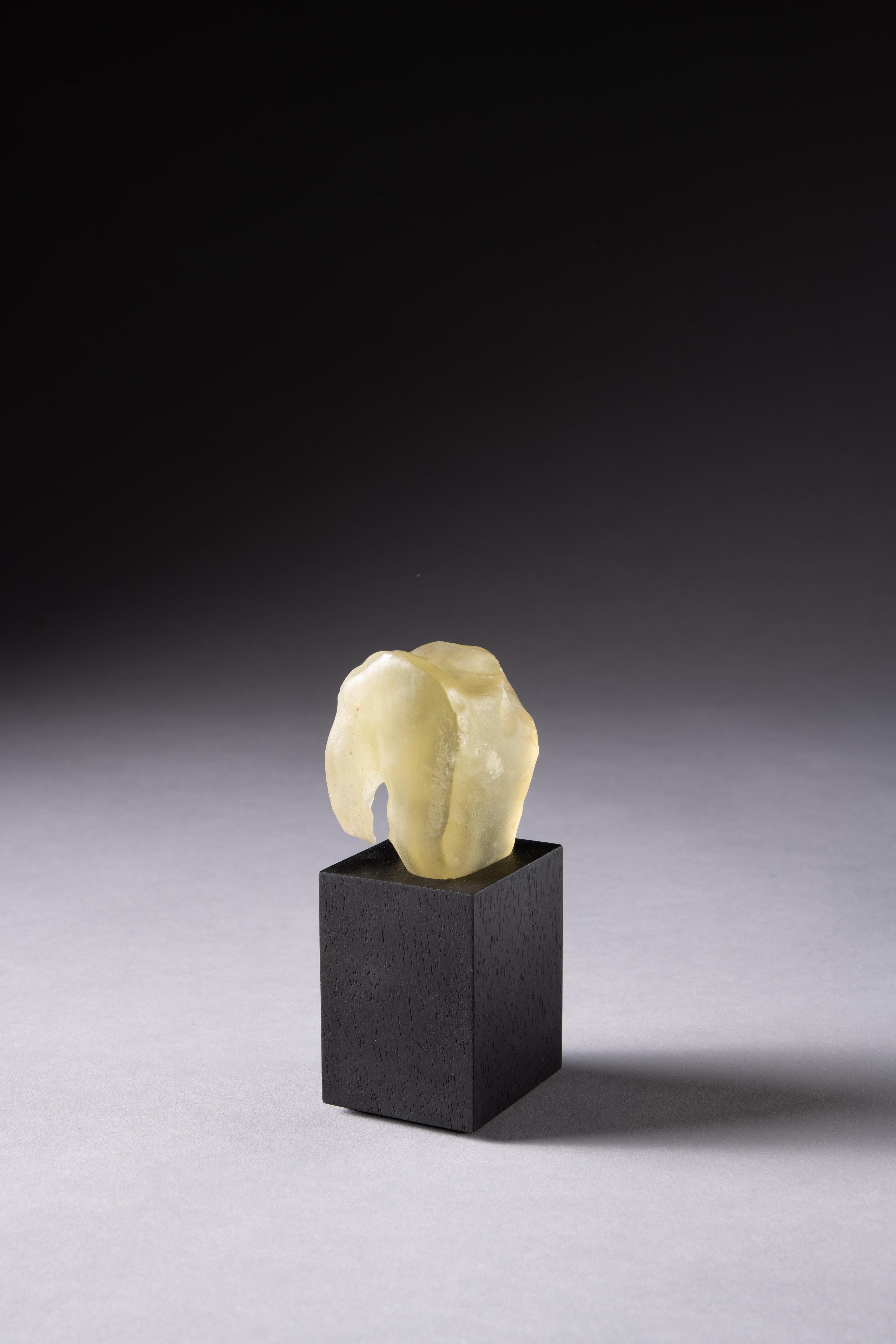 XVIIIe siècle et antérieur Verre translucide du désert provenant de l'impact d'une météorite en vente