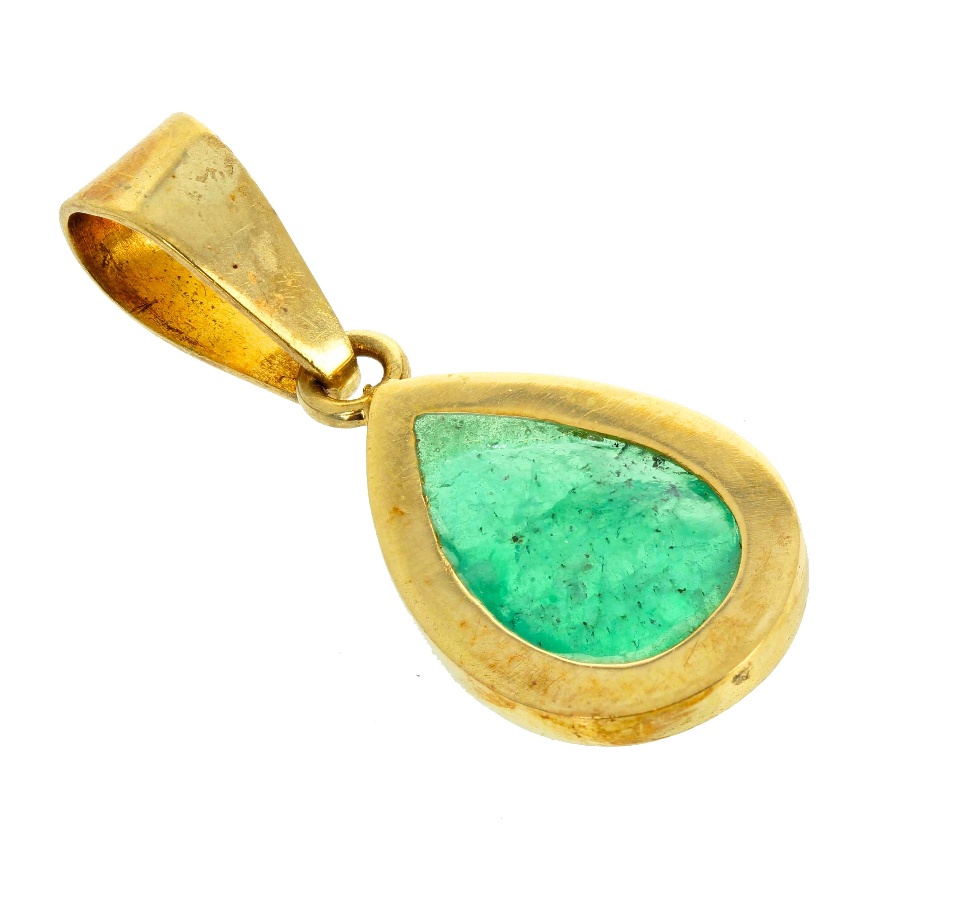 Translucent Glowing Emerald Gold Pendant In New Condition In Raleigh, NC