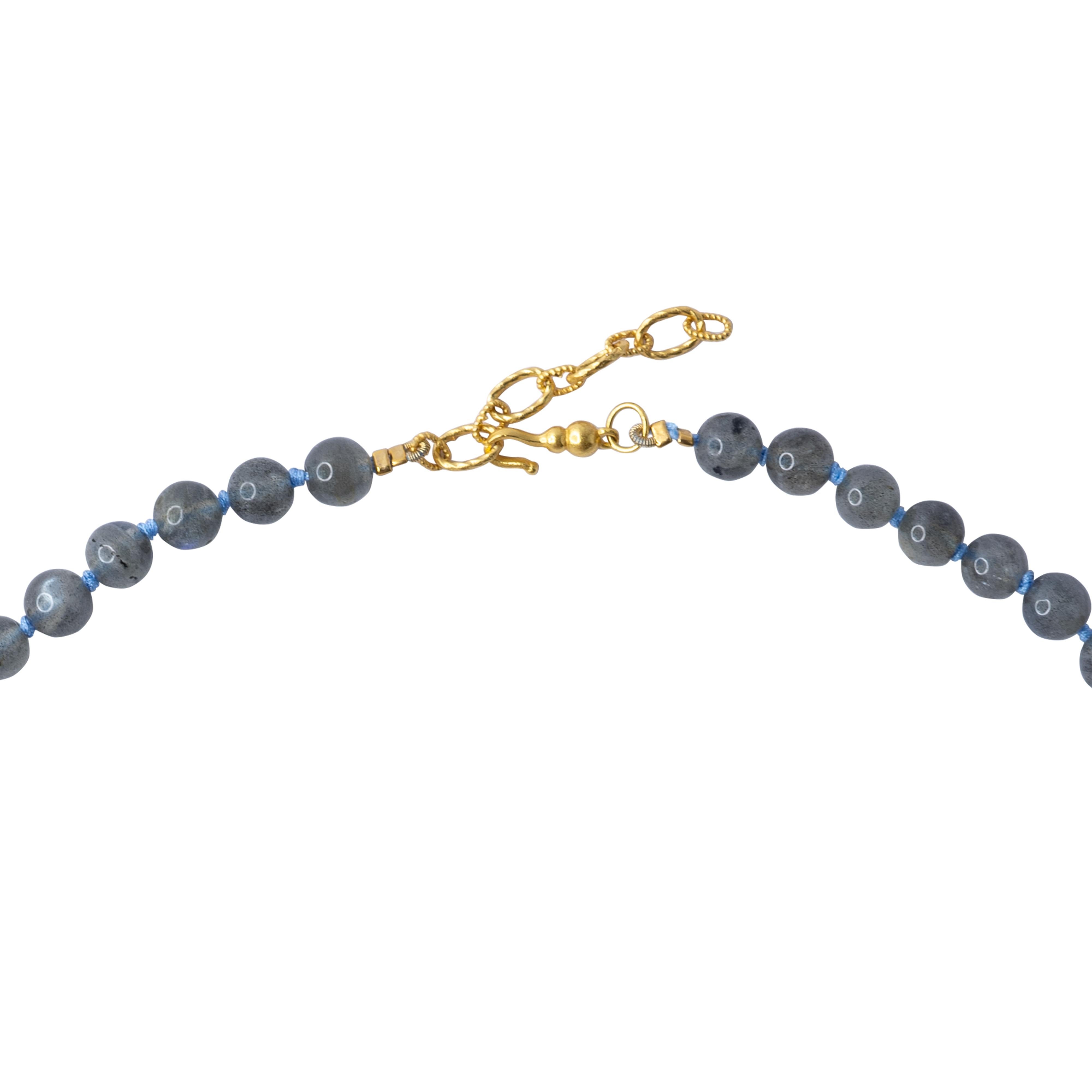 Artisan Collier en labradorite gris translucide par Bombyx House en vente