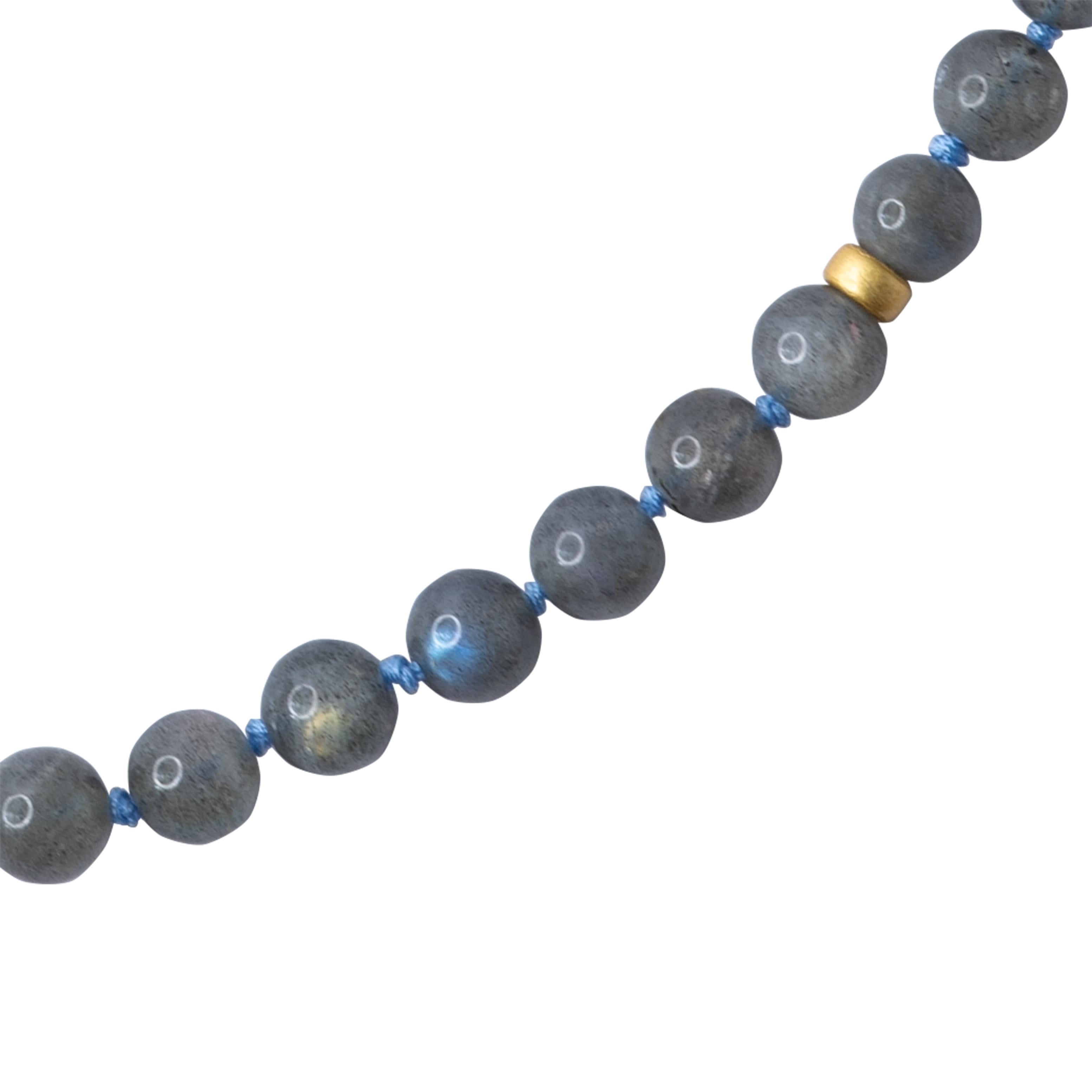 Perle Collier en labradorite gris translucide par Bombyx House en vente