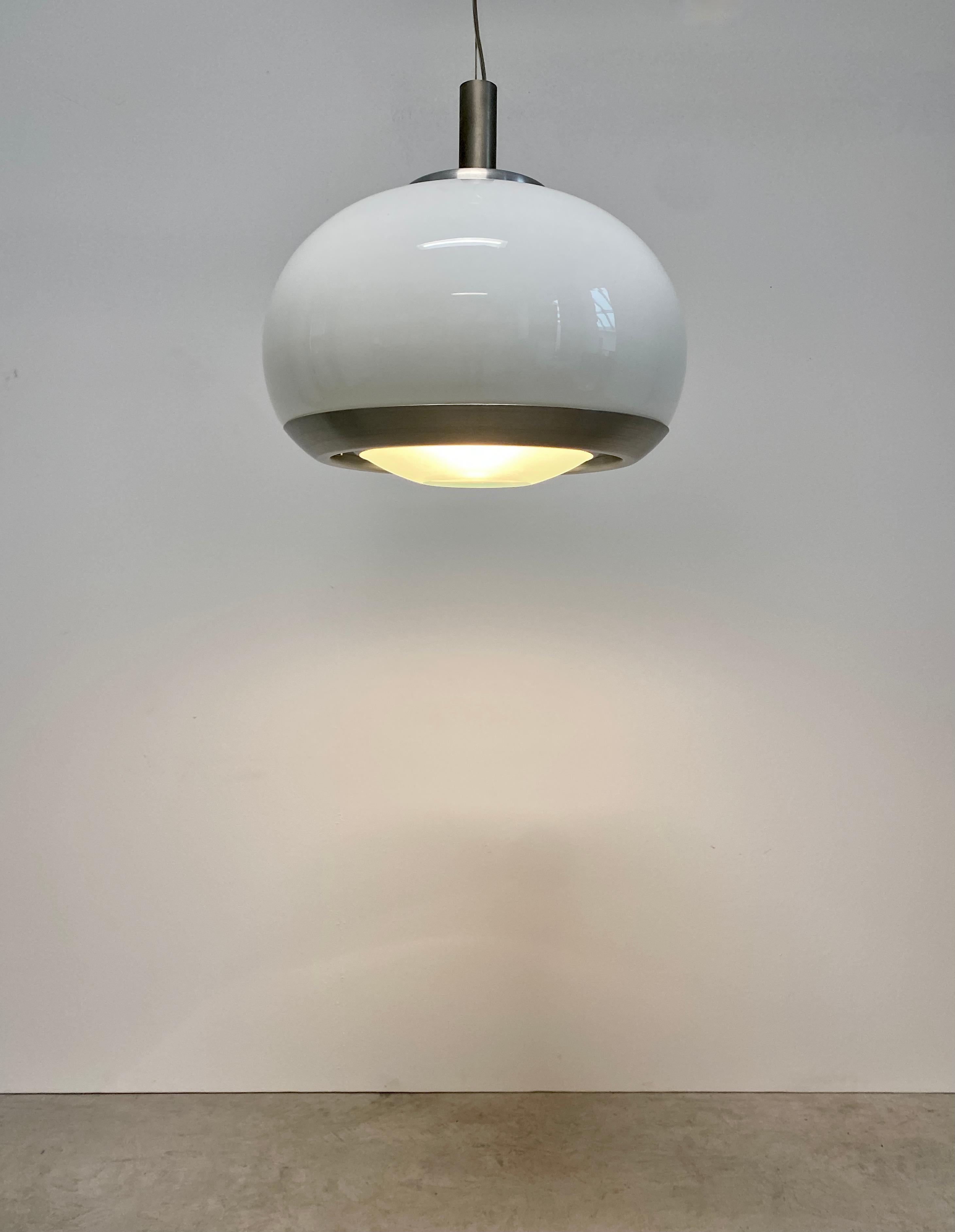 translucent optical opal and clear glass pendant lamp glass, circa 1975

Italian pendant light with a cut clear glass shade. The white opal up-light shade is also made from glass. Aluminum hardware. It takes 1x e27/26 Edison light bulb with 100W
