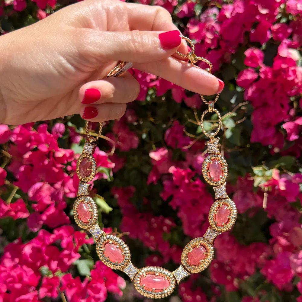 Modernista Collana in oro con diamanti RDC e rodocrosite traslucida in vendita