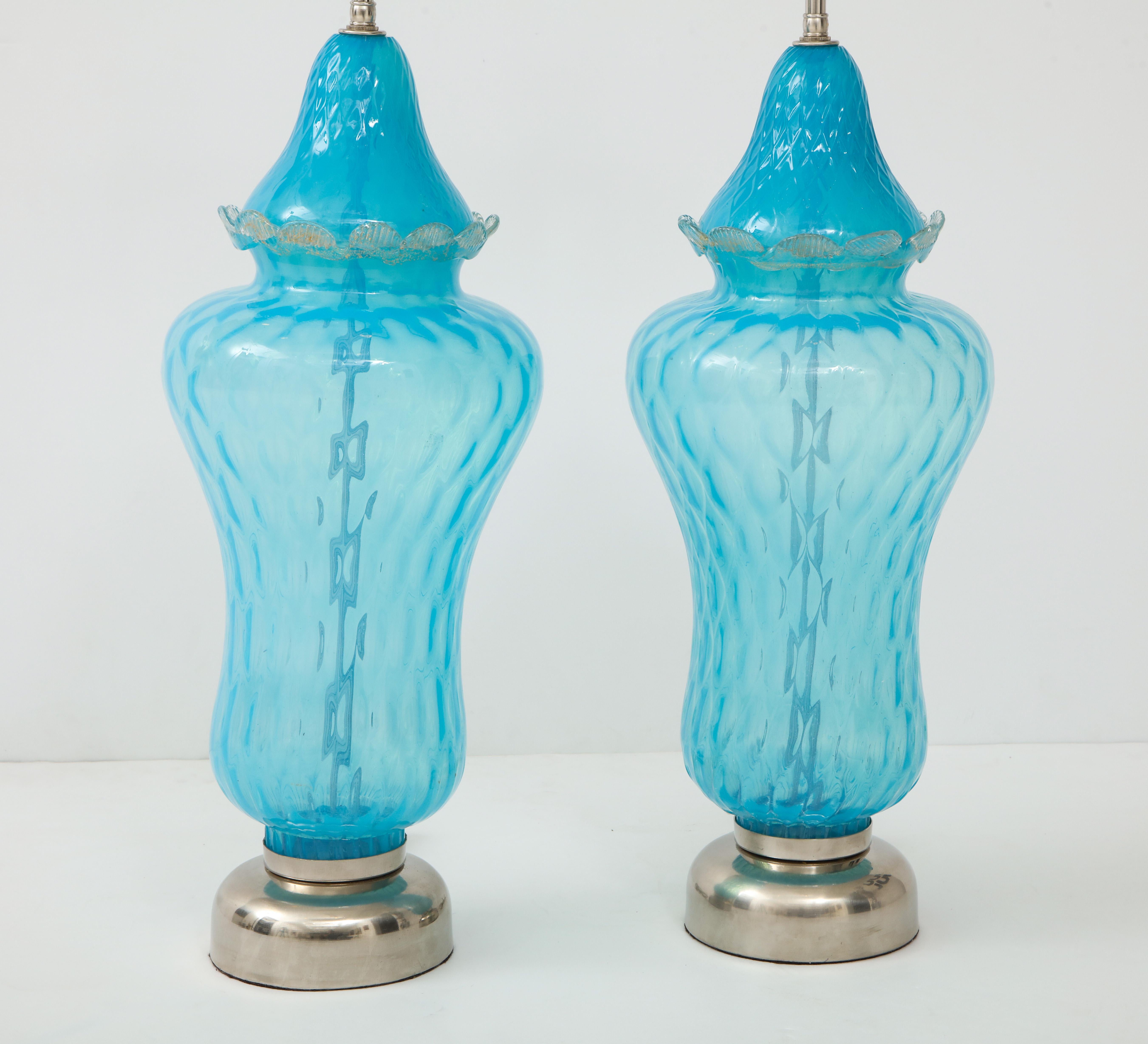 20ième siècle Lampes en verre de Murano bleu ciel translucide en vente