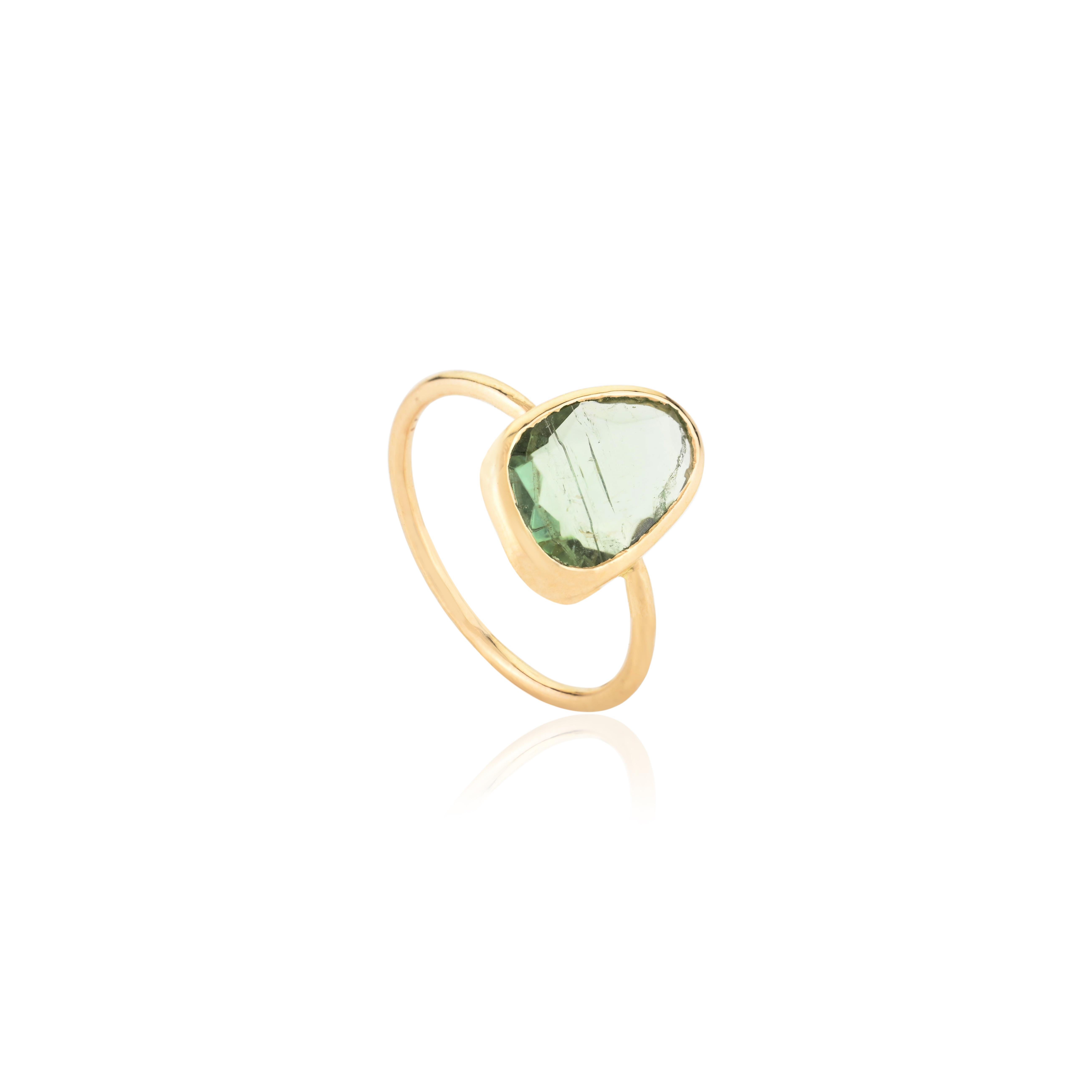 En vente :  Bague empilable en or jaune massif 18 carats sertie d'une tourmaline irrégulière translucide 10