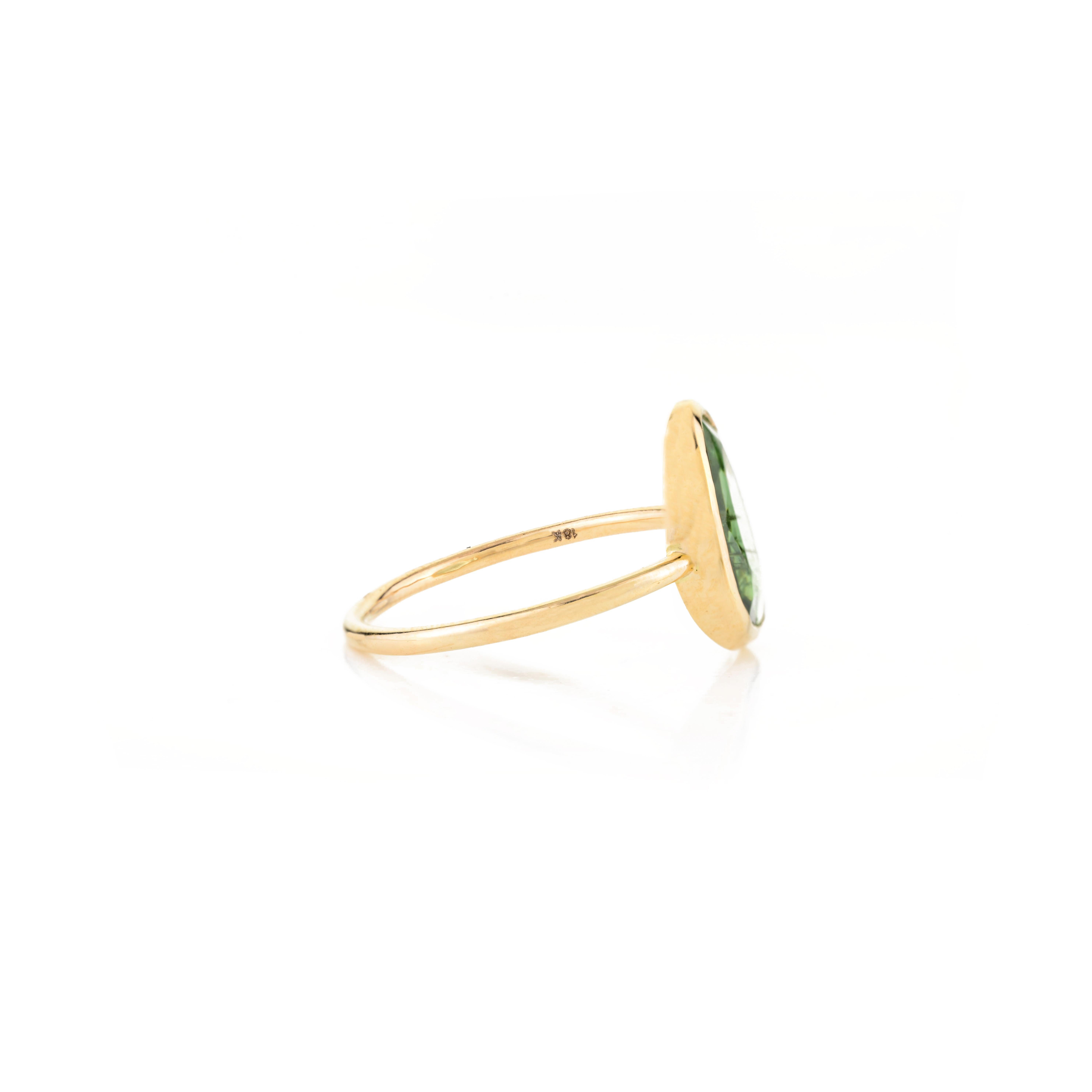 En vente :  Bague empilable en or jaune massif 18 carats sertie d'une tourmaline irrégulière translucide 5