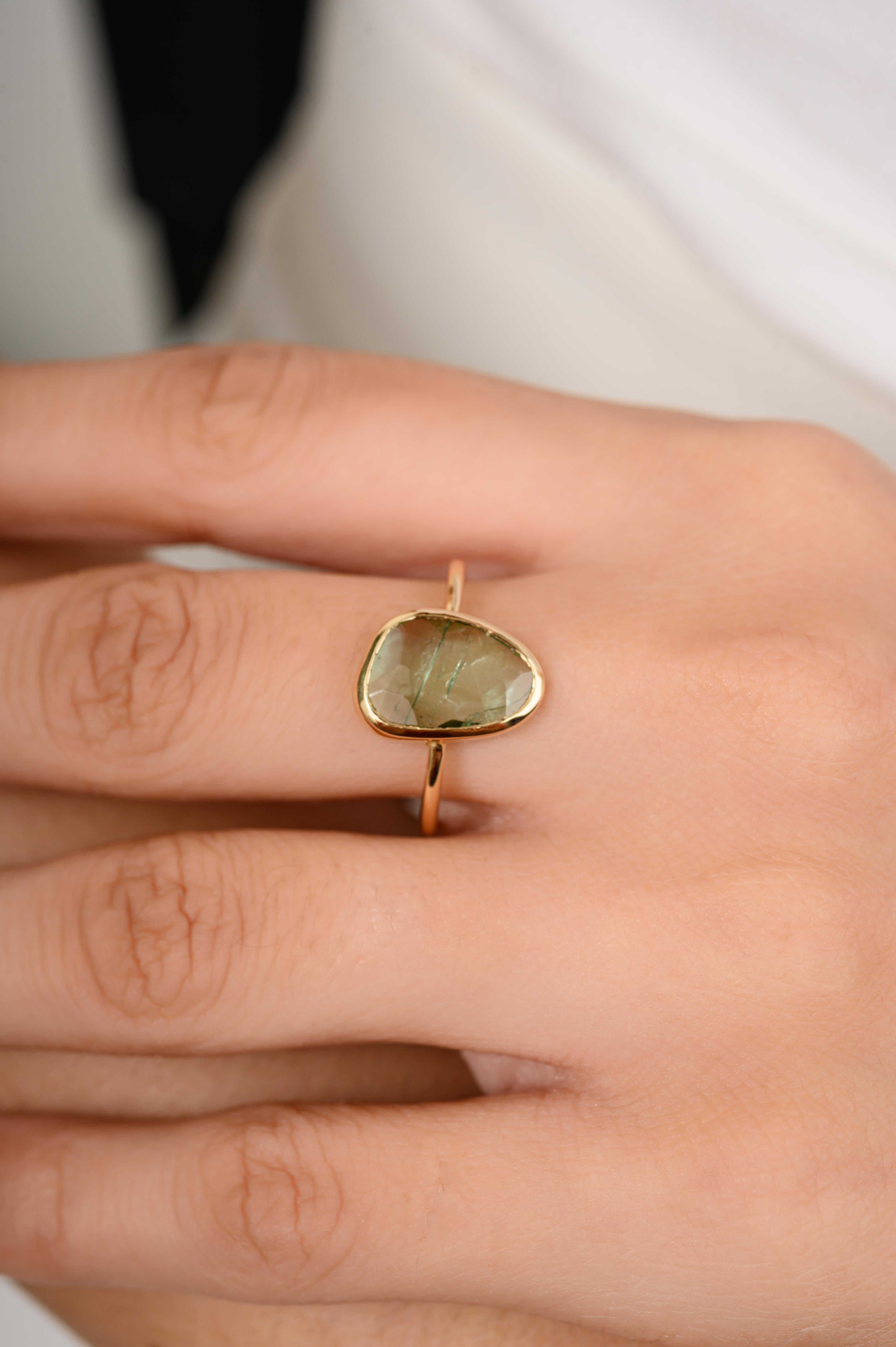 En vente :  Bague empilable en or jaune massif 18 carats sertie d'une tourmaline irrégulière translucide 6