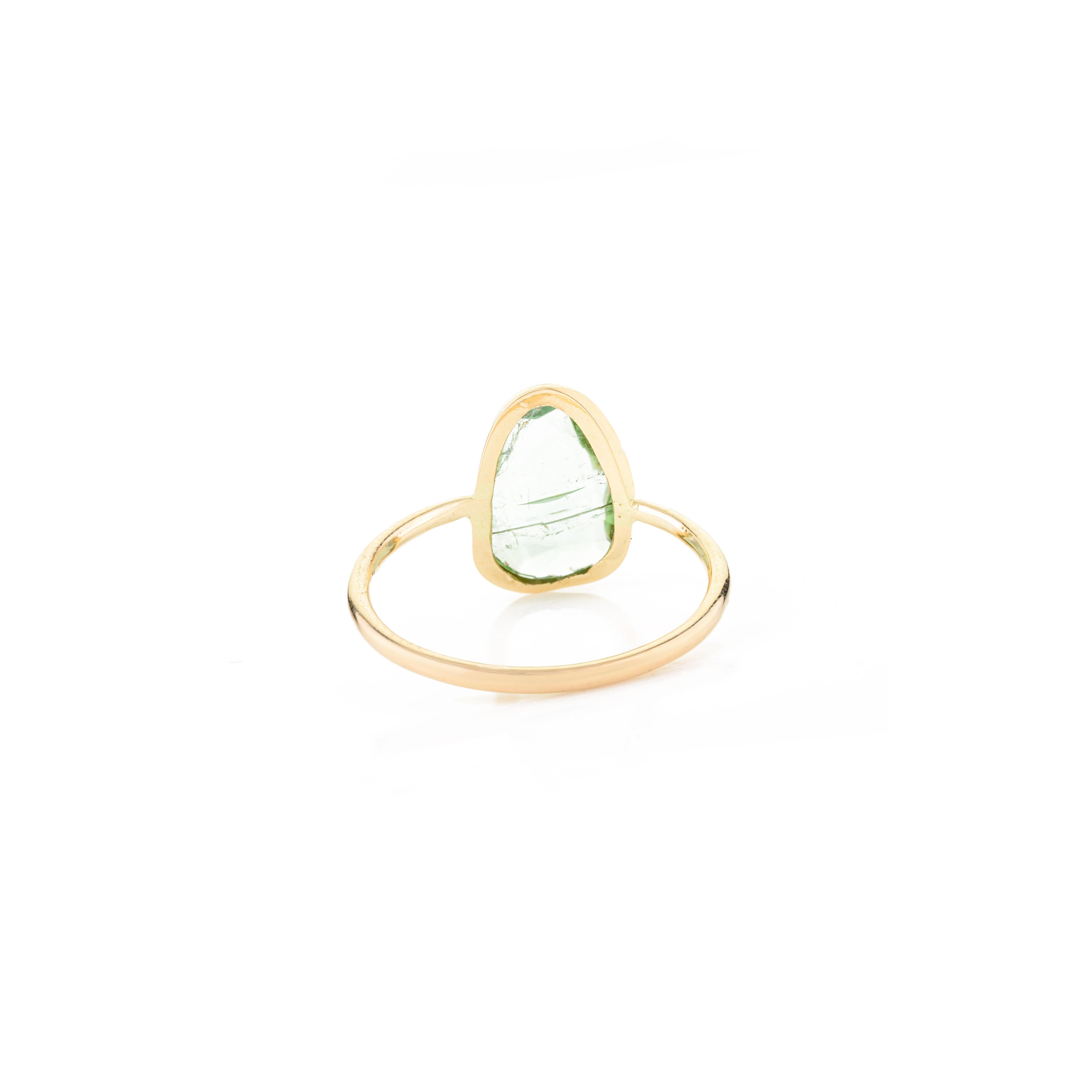 En vente :  Bague empilable en or jaune massif 18 carats sertie d'une tourmaline irrégulière translucide 7