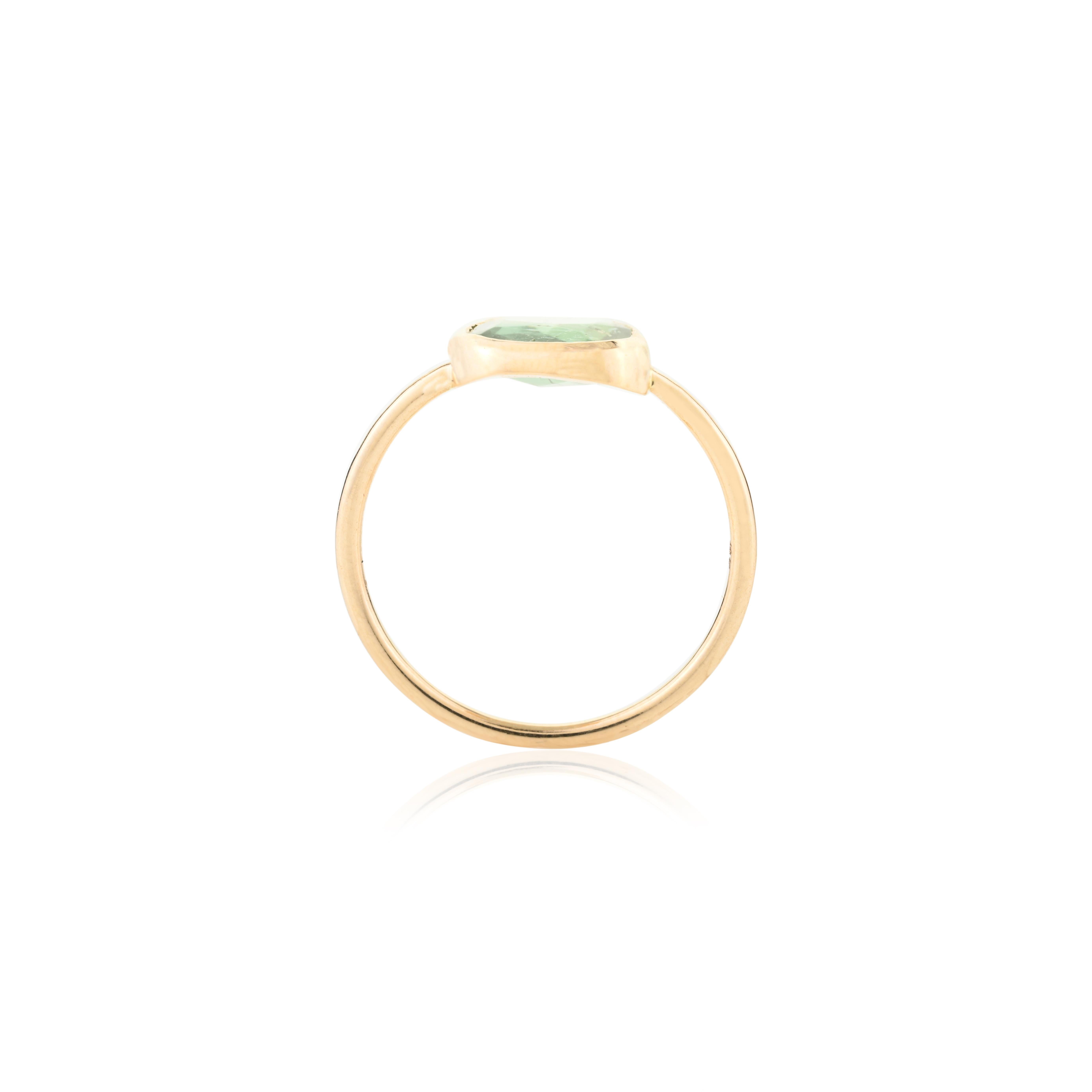 En vente :  Bague empilable en or jaune massif 18 carats sertie d'une tourmaline irrégulière translucide 9