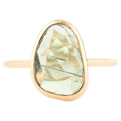 Bague empilable en or jaune massif 18 carats sertie d'une tourmaline irrégulière translucide