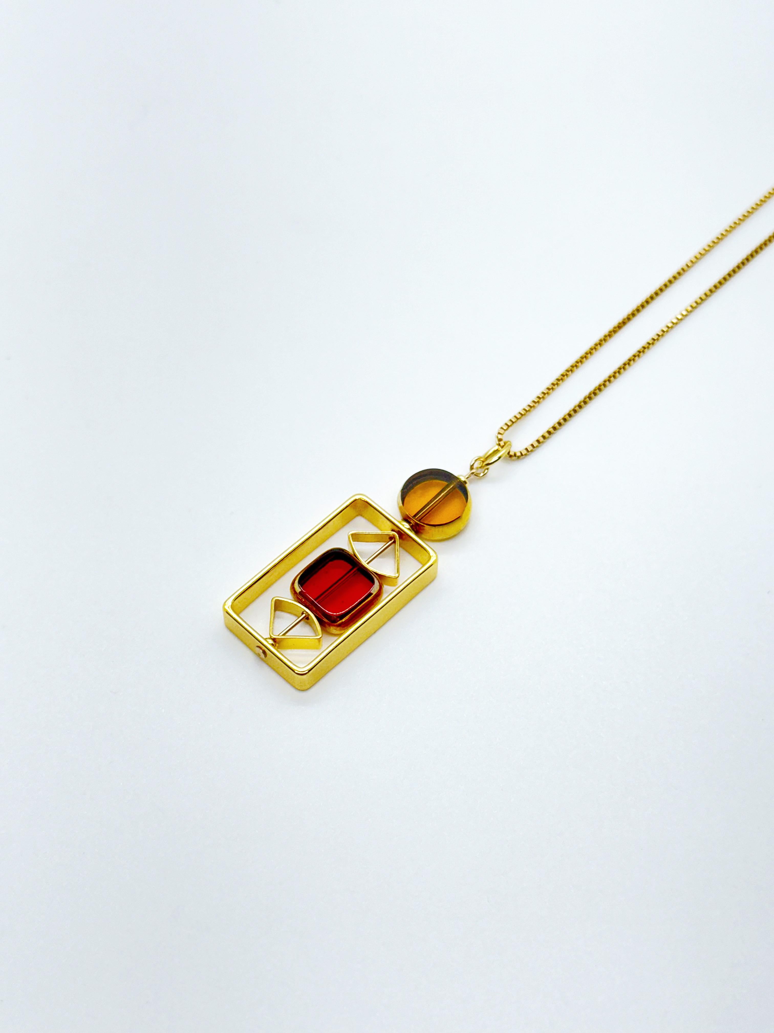 Art déco perles de verre allemandes vintage jaune et rouge translucide  Collier déco 2415N en vente