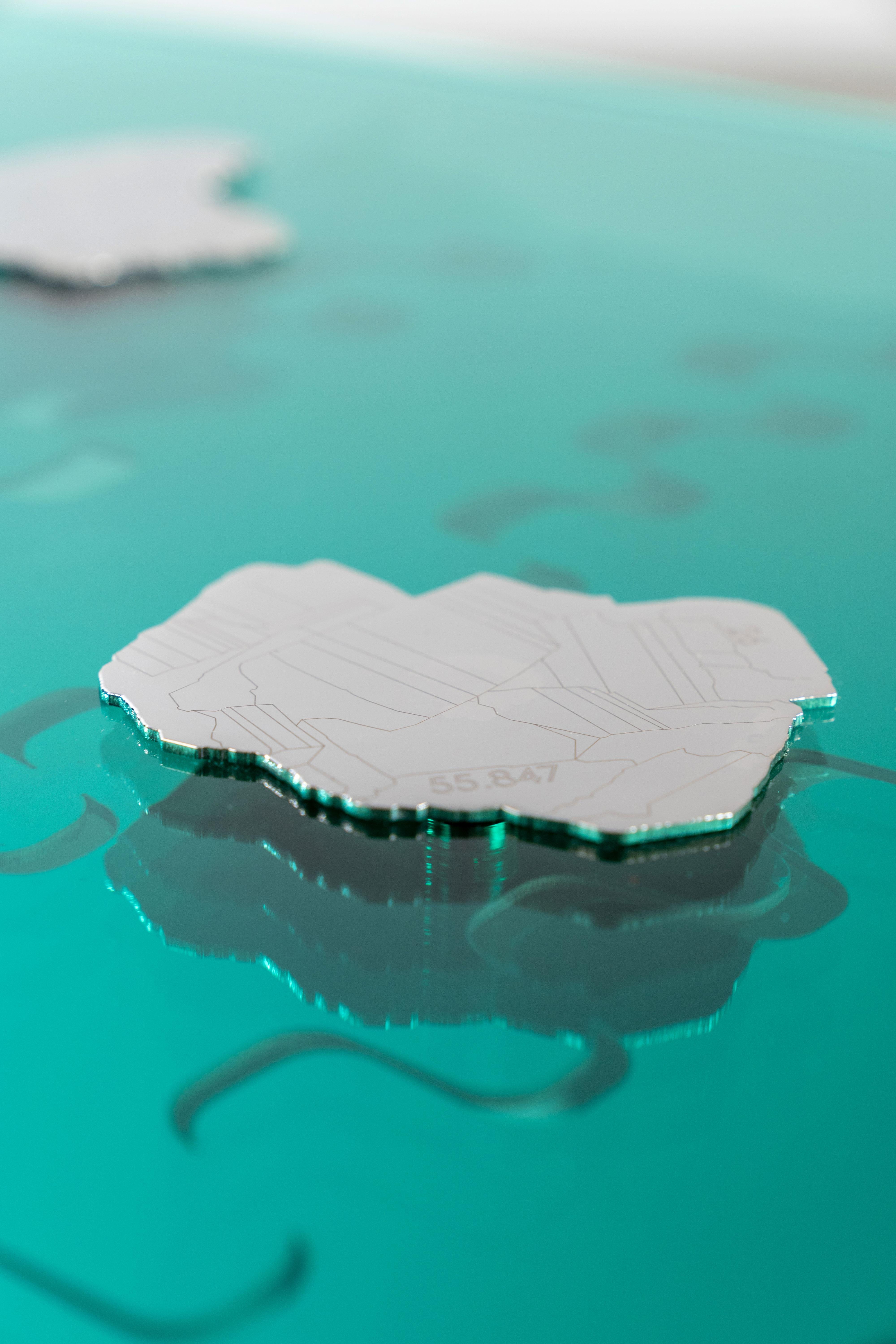 Acier Transmission - Table basse de la mine humaine par Cometabolism Studio en vente
