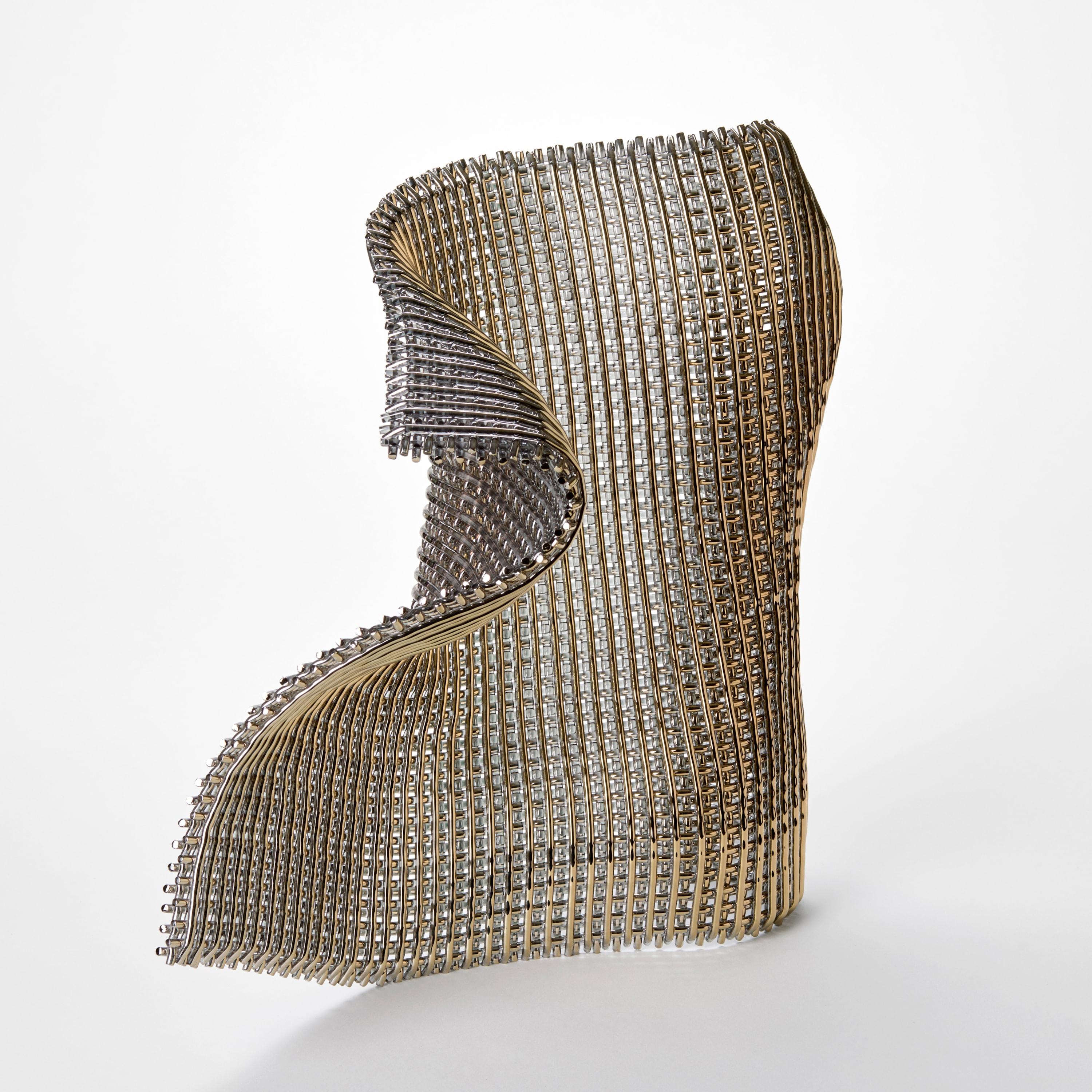 Organico moderno Transmittance I, una scultura in piedi in vetro intrecciato d'oro di Cathryn Shilling in vendita