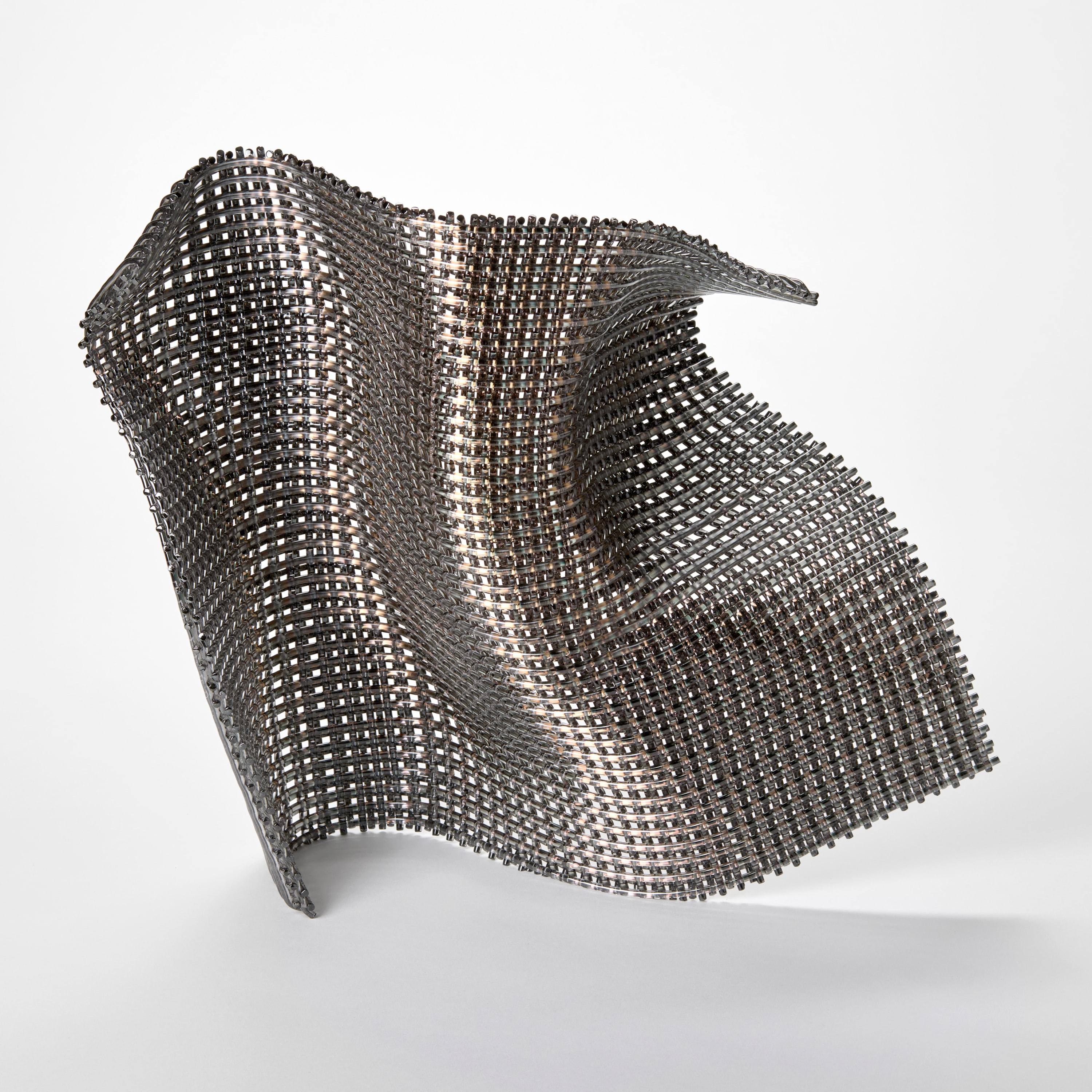 Britannico Transmittance I, una scultura in piedi in vetro intrecciato d'oro di Cathryn Shilling in vendita