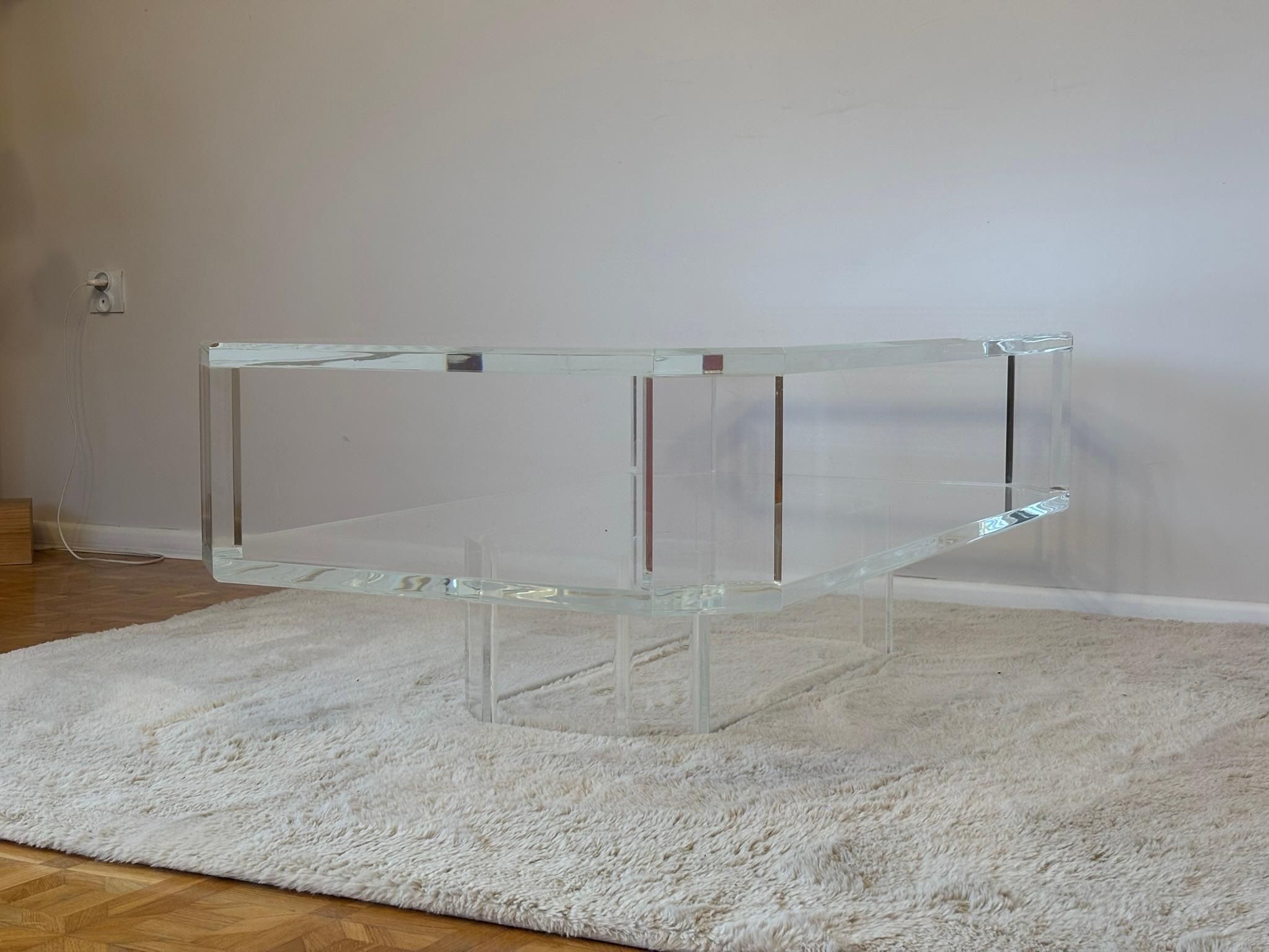 Unknown Transparent Acrylic Glass Coffee Table For Sale