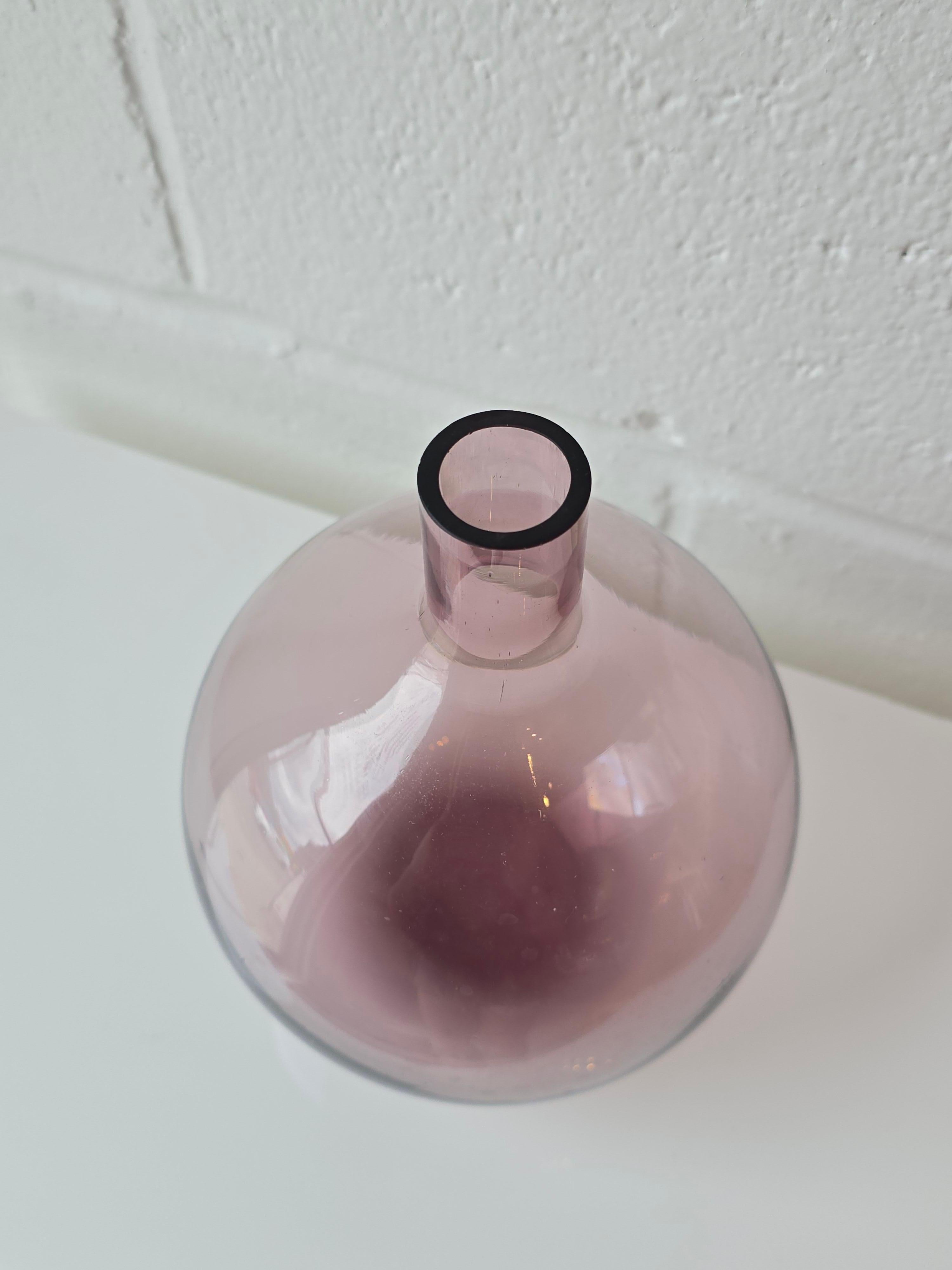 Inconnu Ampoule pour vase en verre d'art violet améthyste transparente en vente