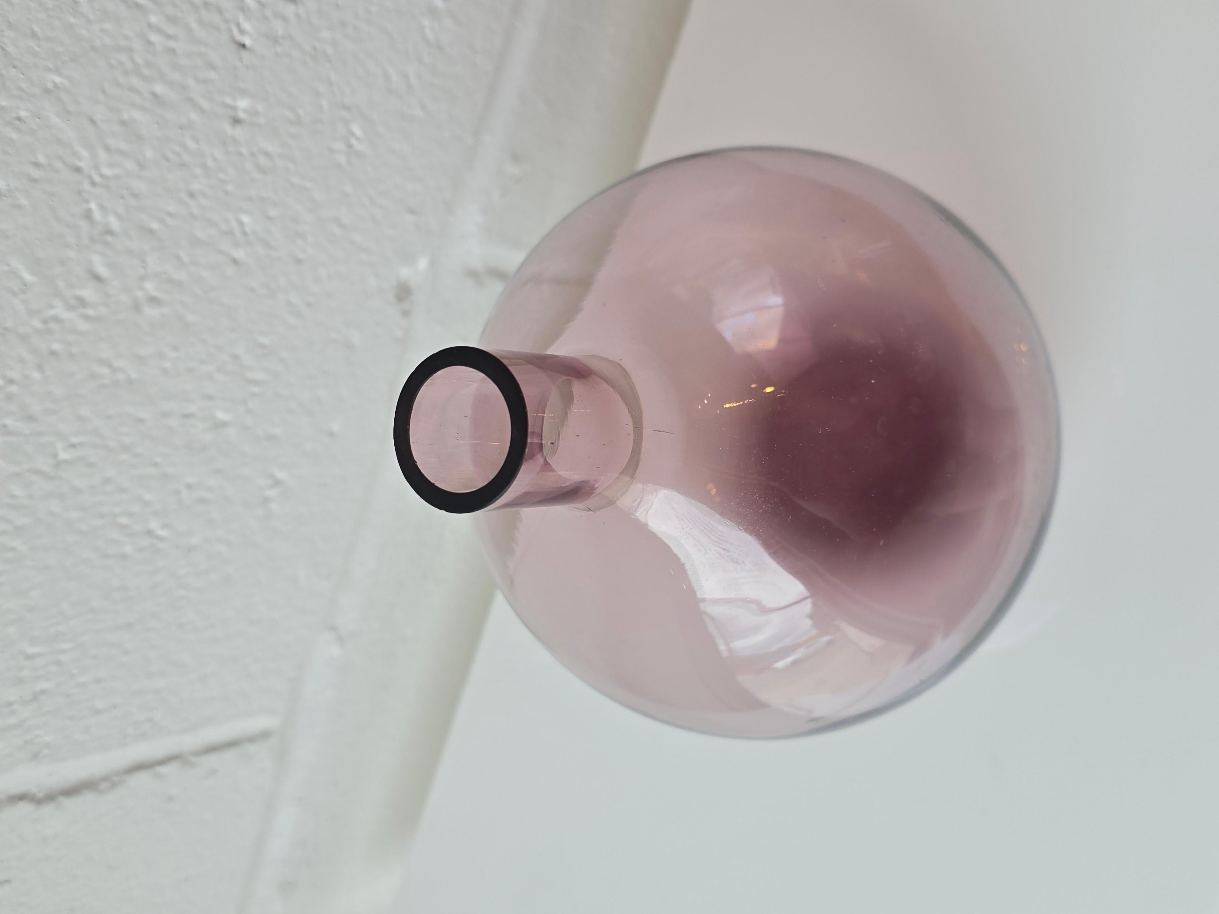 Inconnu Ampoule pour vase en verre d'art violet améthyste transparente en vente