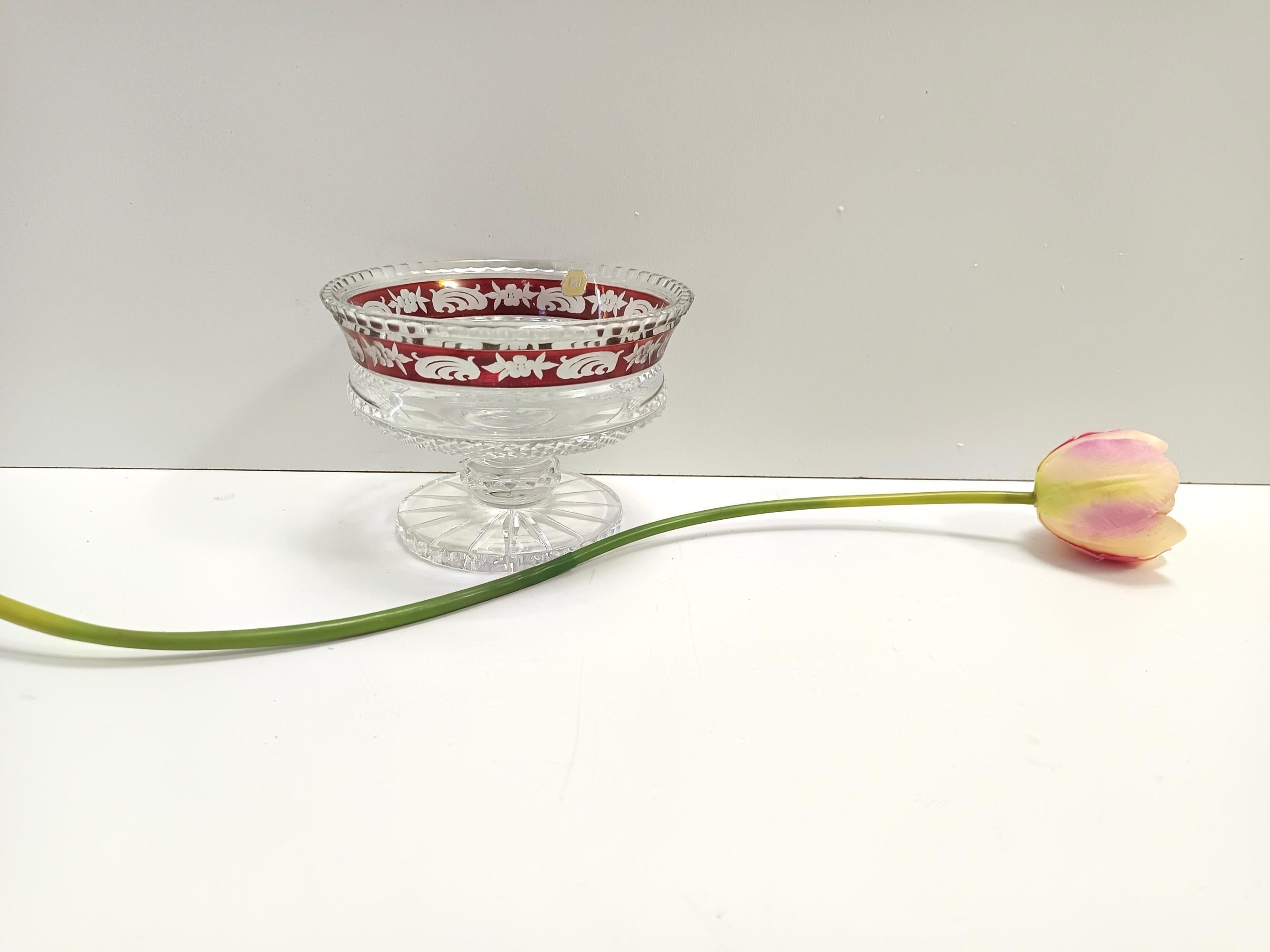 Mid-Century Modern Transparent and Red Crystal Vide-Pouch / Centerpiece, Czech Republic For Sale