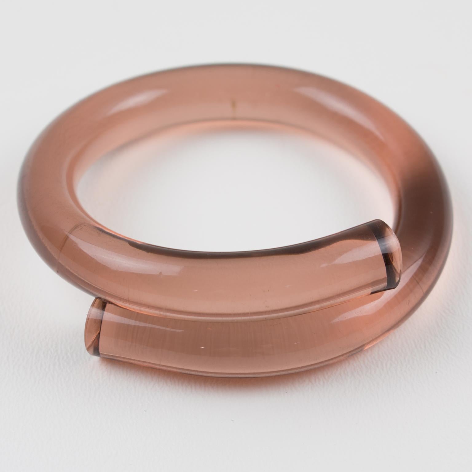 This lovely Italian artisan studio Lucite bracelet bangle boasts a transparent copper pink color with a coiled-shaped design. There is no visible maker's mark.
Measurements: inside across is 2.38 in diameter (6 cm) - outside across is 3.25 in