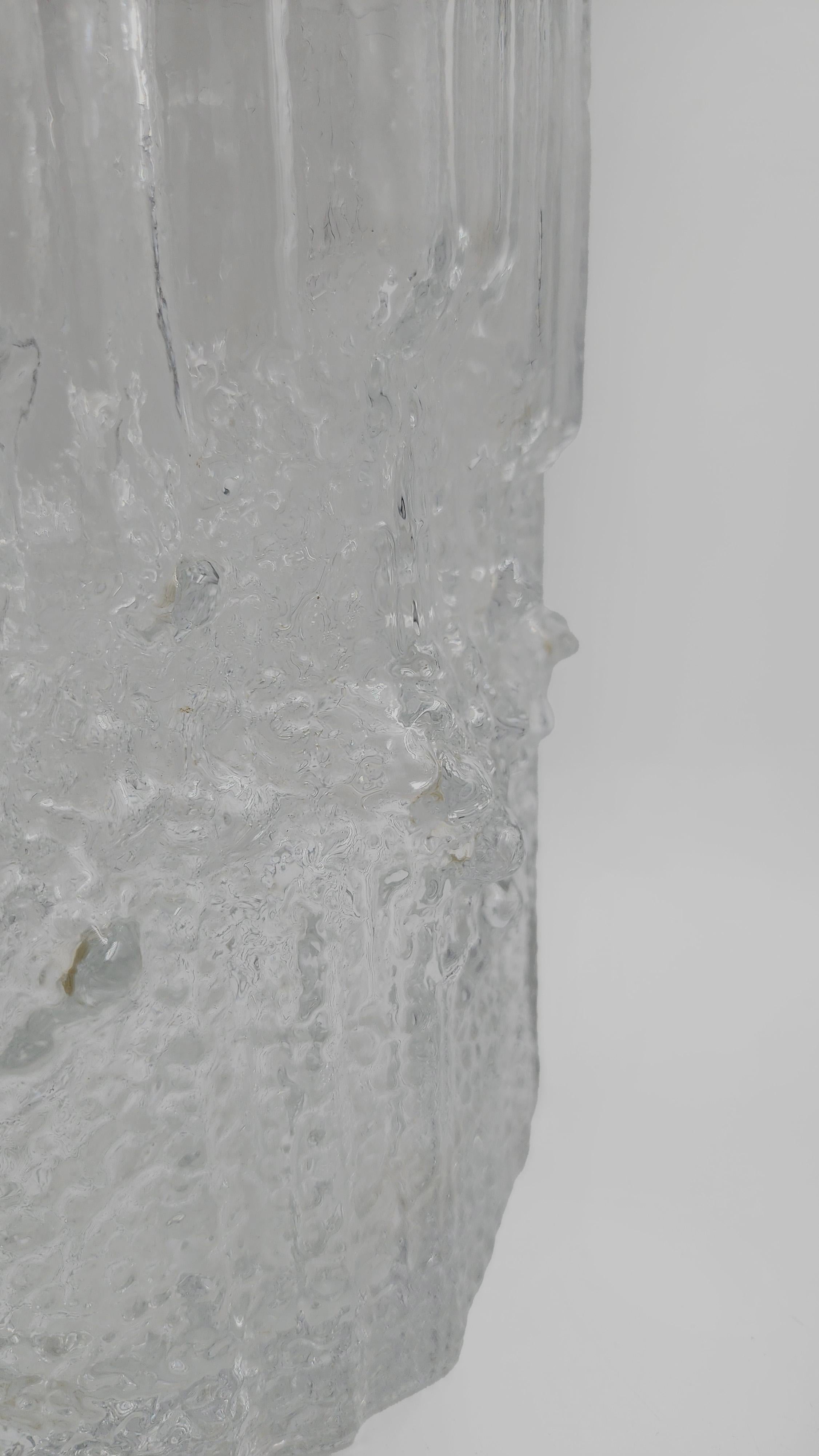 Jarrón de cristal finlandés transparente de TAPIO WIRKKALA Posmoderno en venta