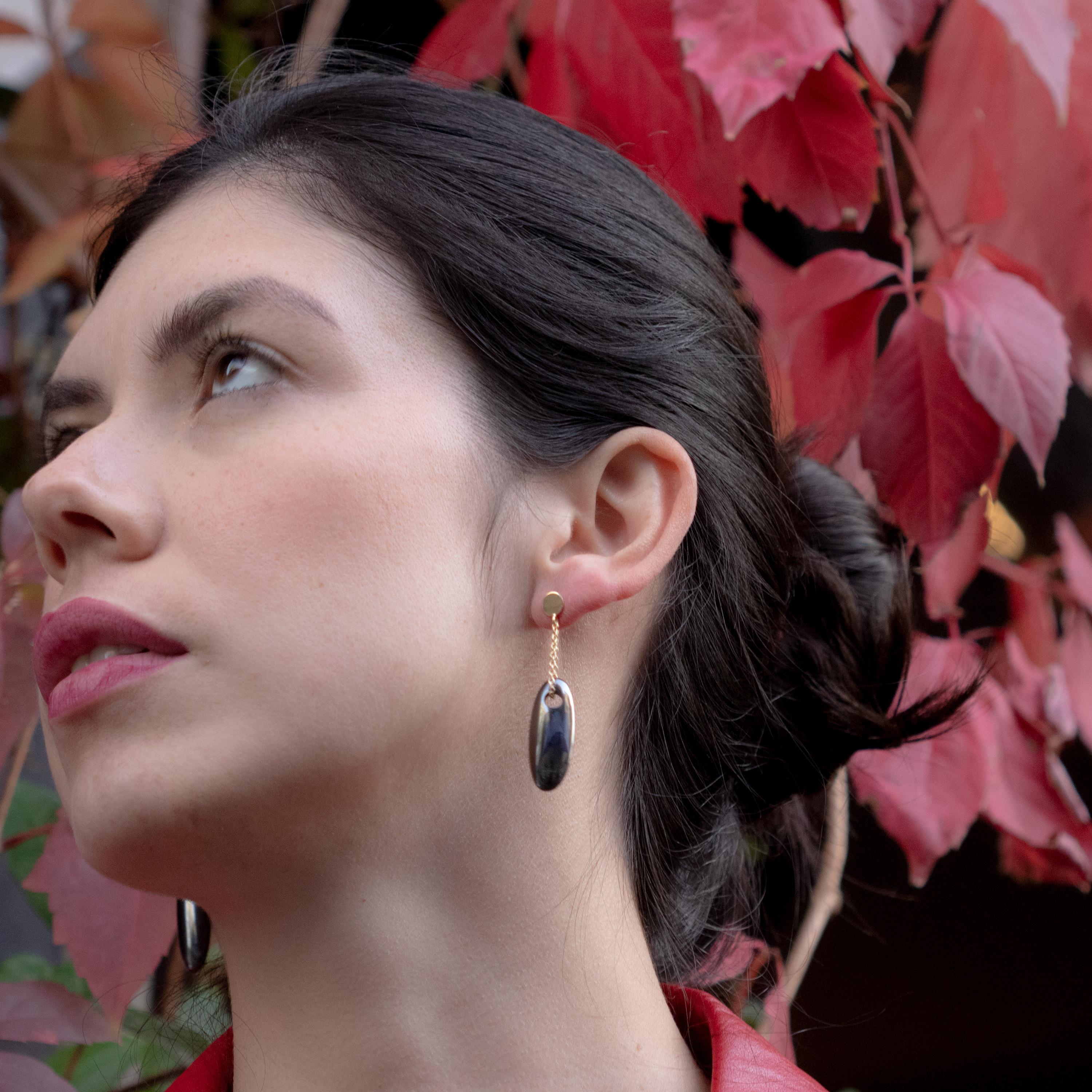 Astonishing and delicate 3.5 ct rock crystal flower. Carved petals that evoke the italian handmade traditional jewelry work, wrapping itself in a soft look enriched with 18 karat yellow gold manifesting glamour and exquisite taste. 
 
Say hello to