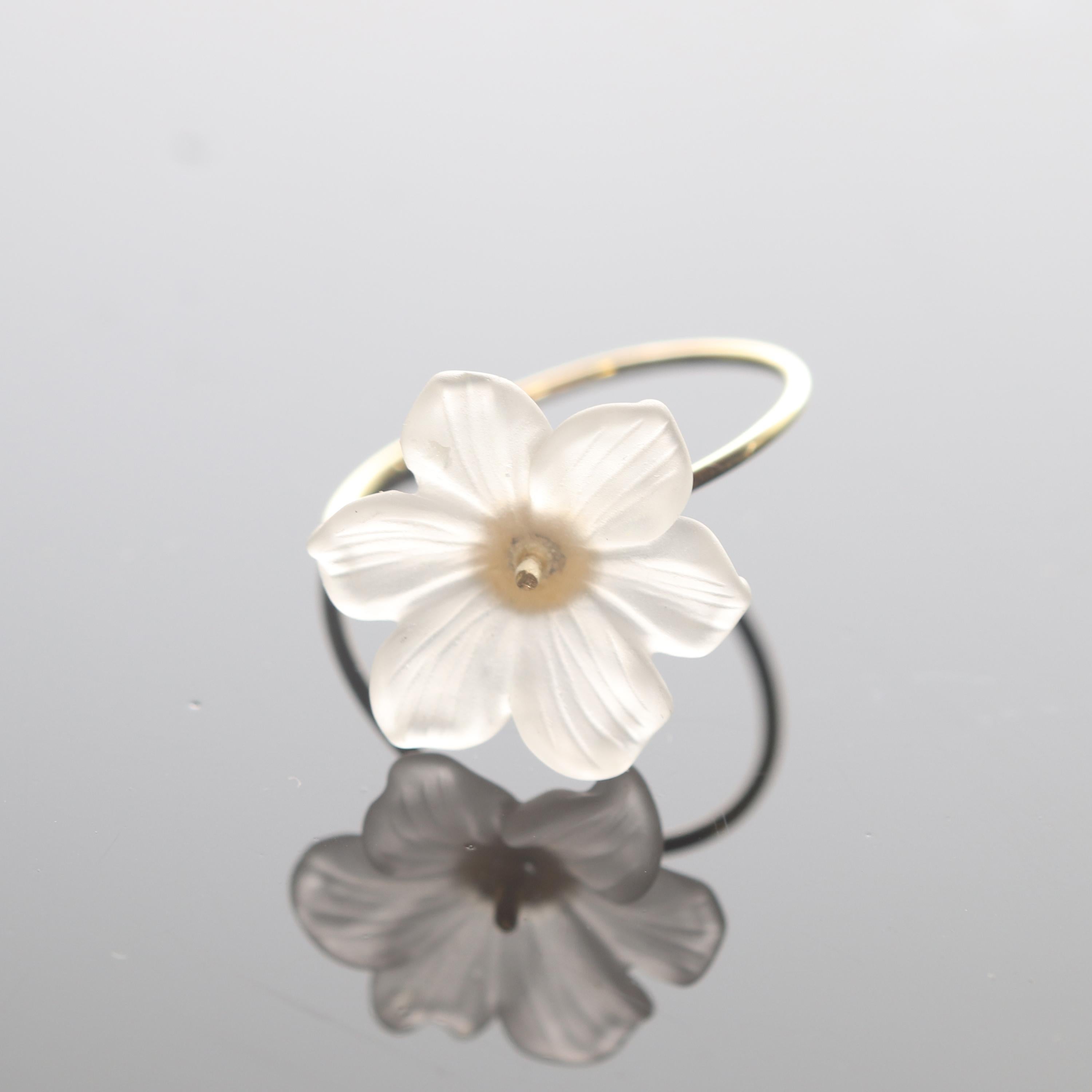 Flor Transparente Cristal de Roca Tallado Oro de 9 Kilates Anillo Chic Italiano Hecho a Mano en venta 1