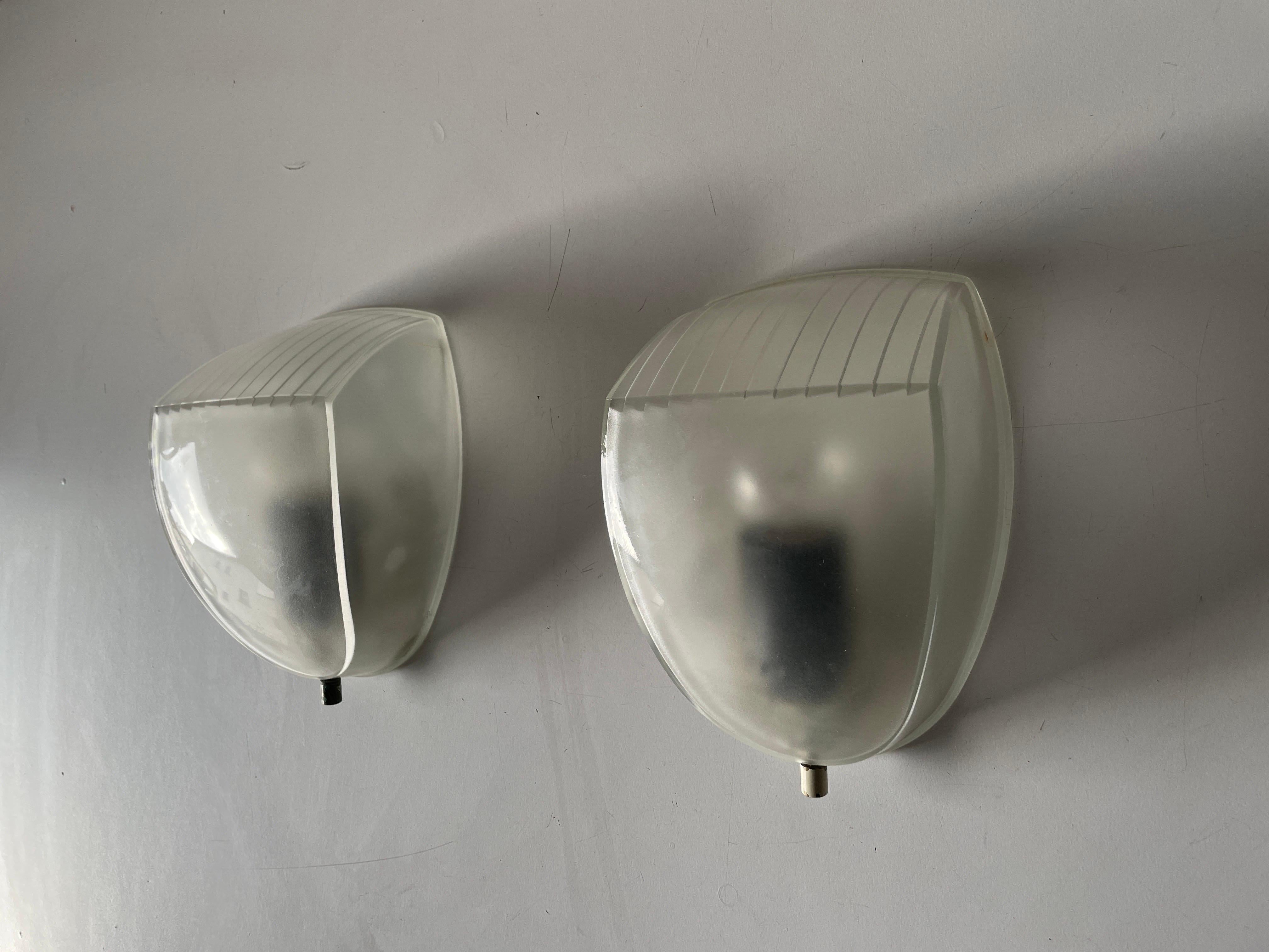 Transparent Glass Pair of Sconces by Artemide, 1970s, Italy In Good Condition For Sale In Hagenbach, DE
