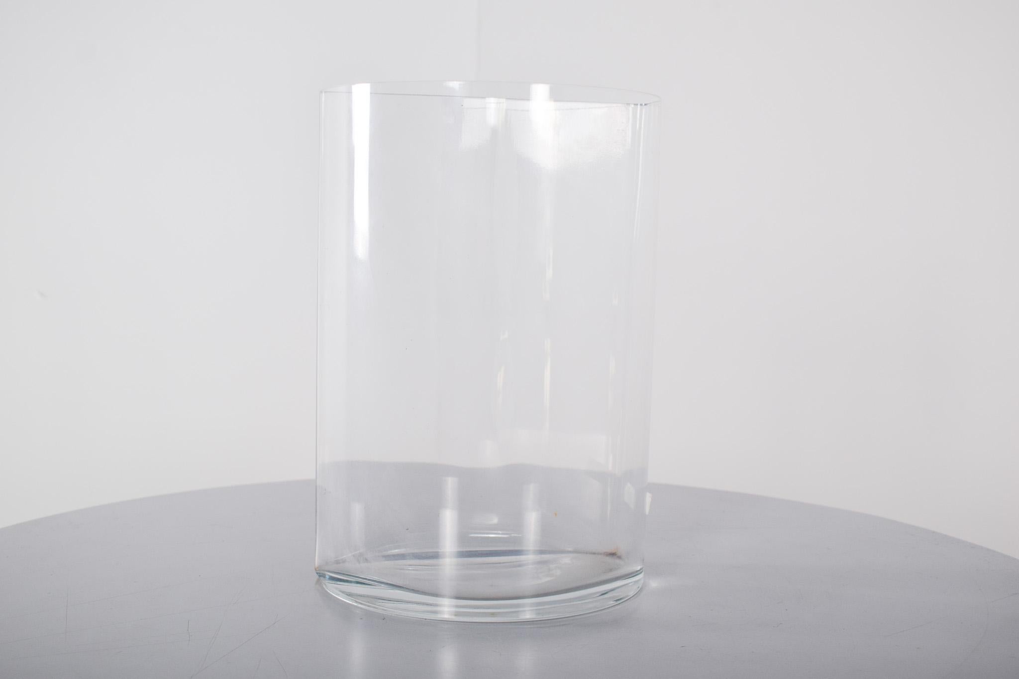 Mid-Century moderno Vaso di vetro trasparente a forma di mezza luna in vendita