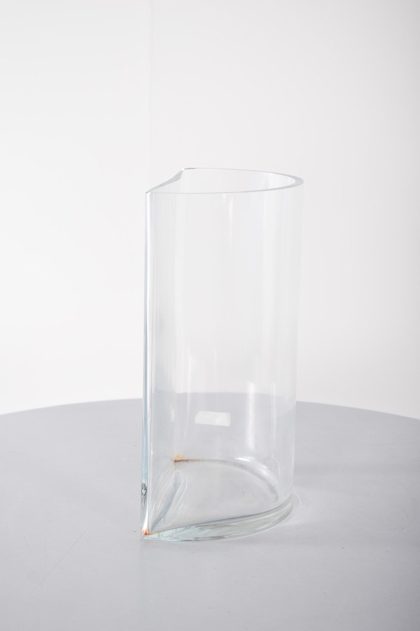 Portoghese Vaso di vetro trasparente a forma di mezza luna in vendita